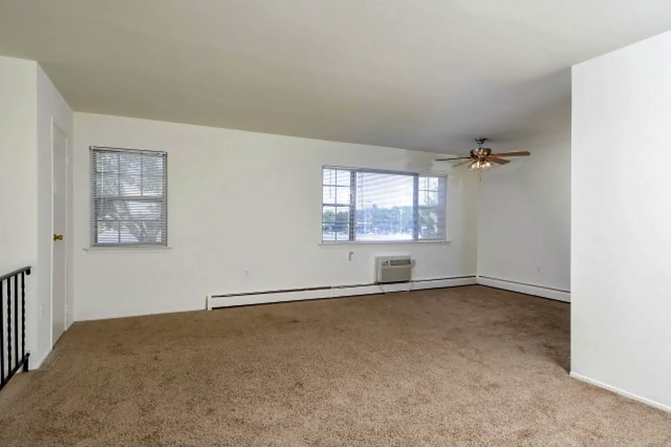 Woodland Plaza 1701 State Hill Rd Wyomissing, PA Apartments for