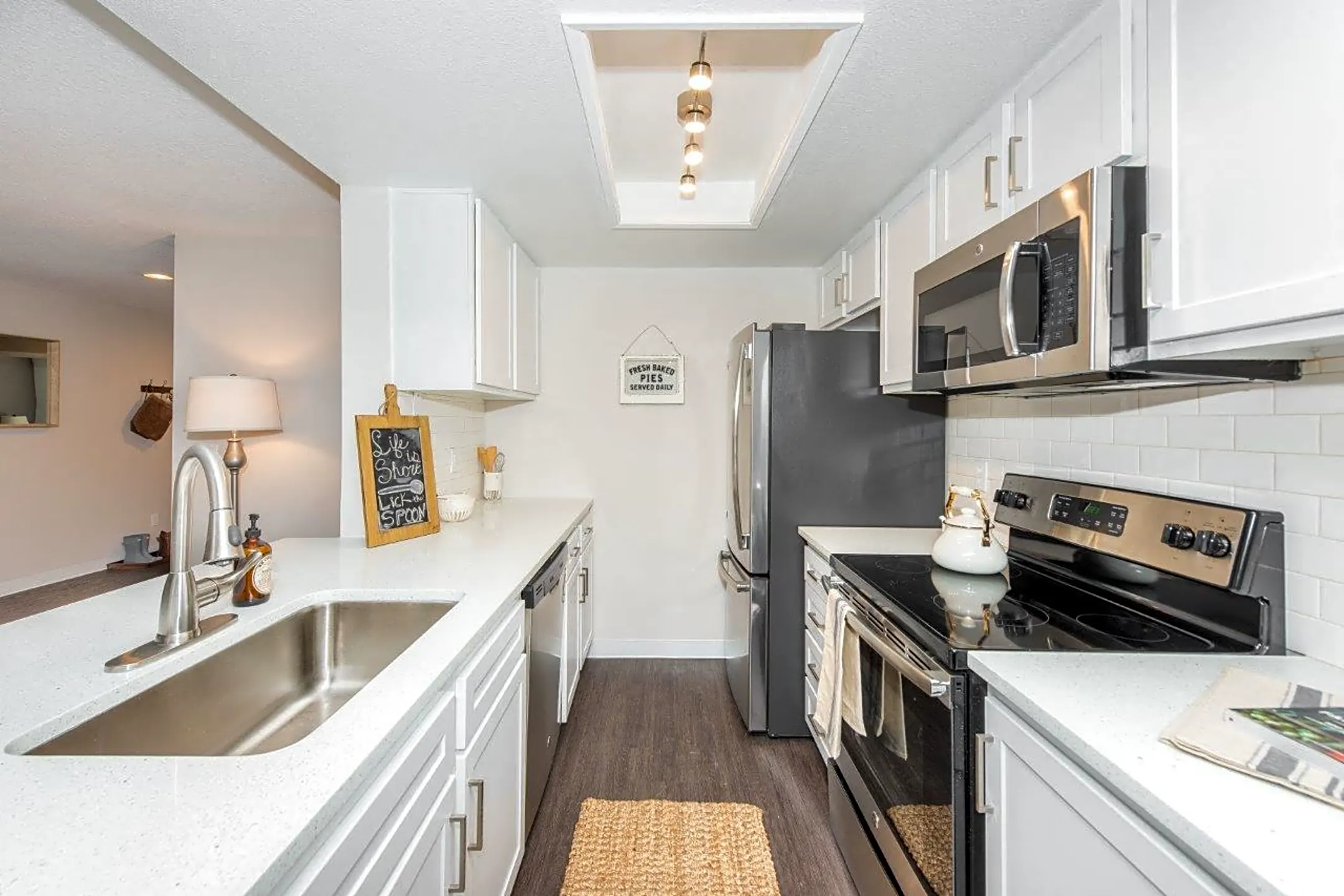 Townhomes with a View 9840 SE Talbert St Clackamas, OR Apartments