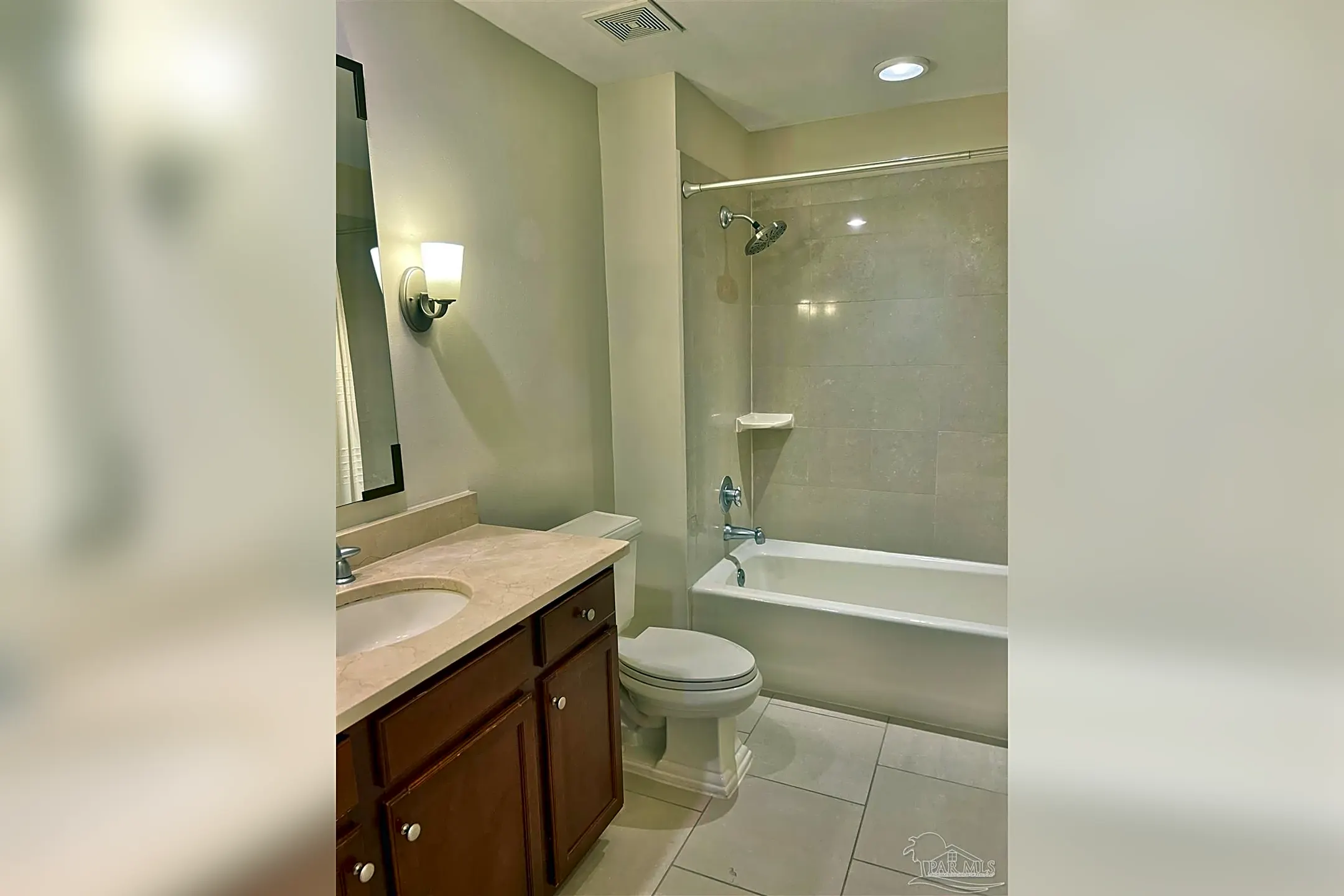 Bathroom - 415 E Romana St #104 - Pensacola, FL
