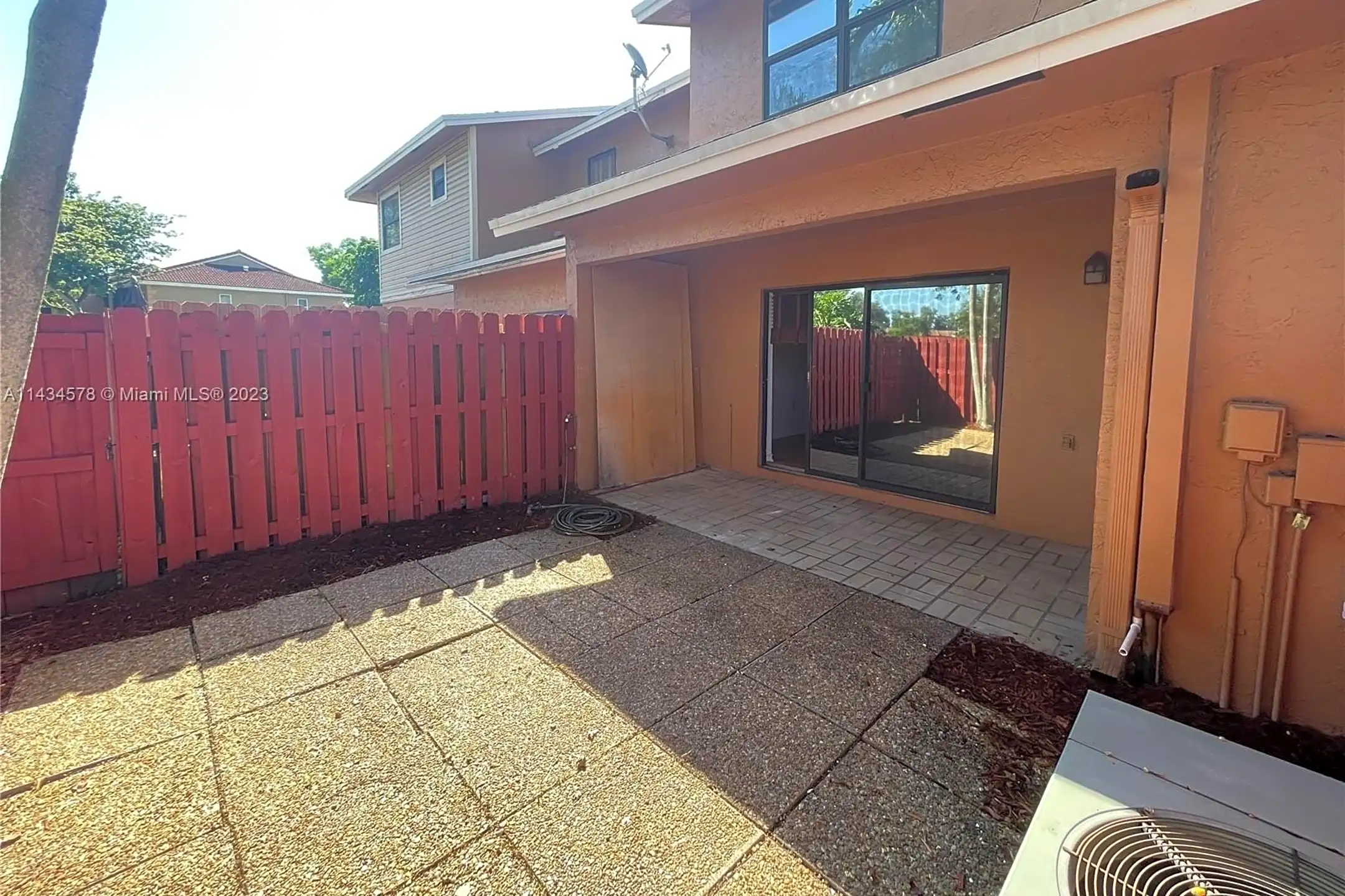 Building - 10511 NW 8th St #10511 - Pembroke Pines, FL