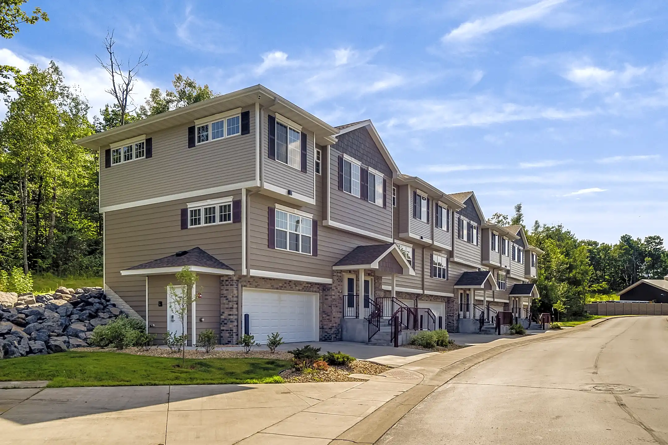 Summit Ridge Luxury Apartments Hermantown, MN 55811