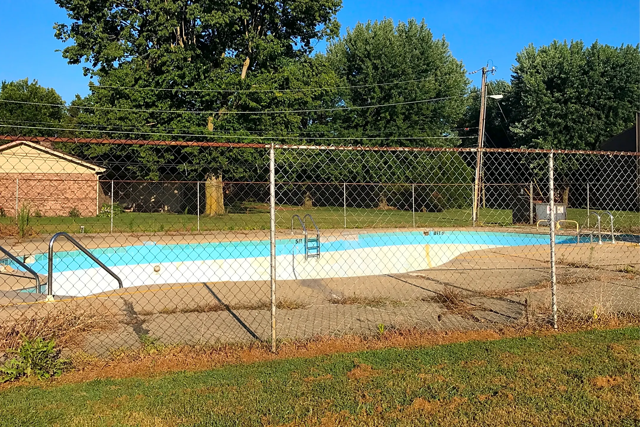 Pool - Towne Terrace Apartments - Connersville, IN