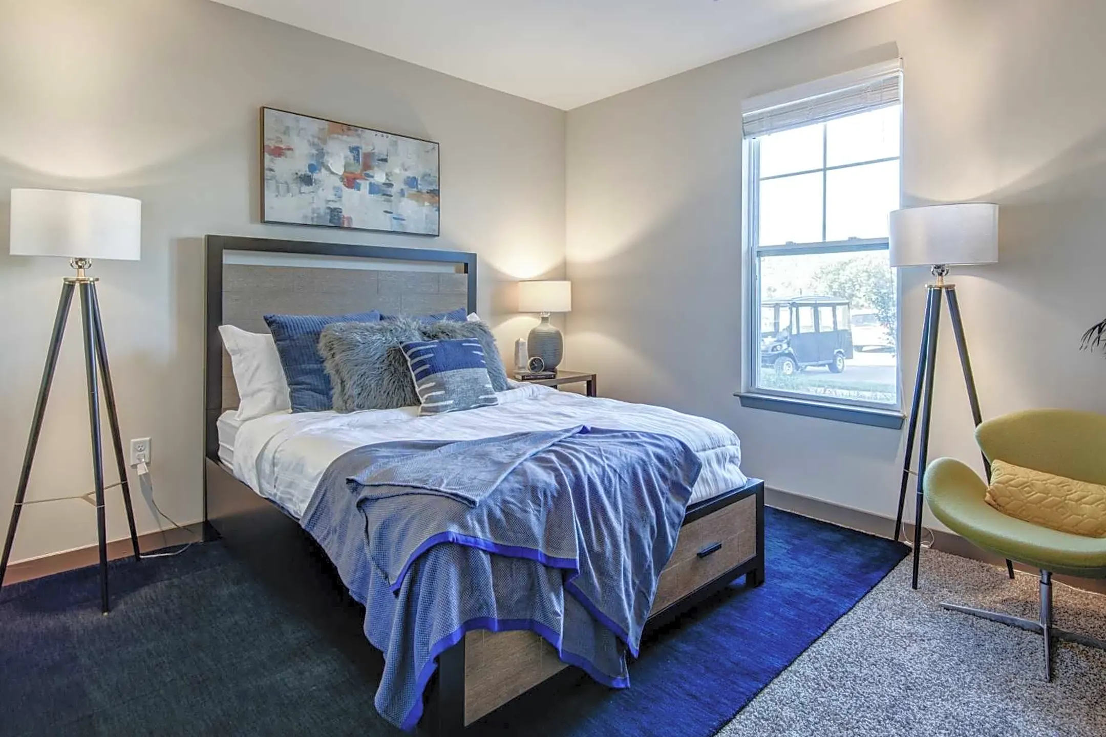 Bedroom - The Retreat Apartments - Roanoke, VA