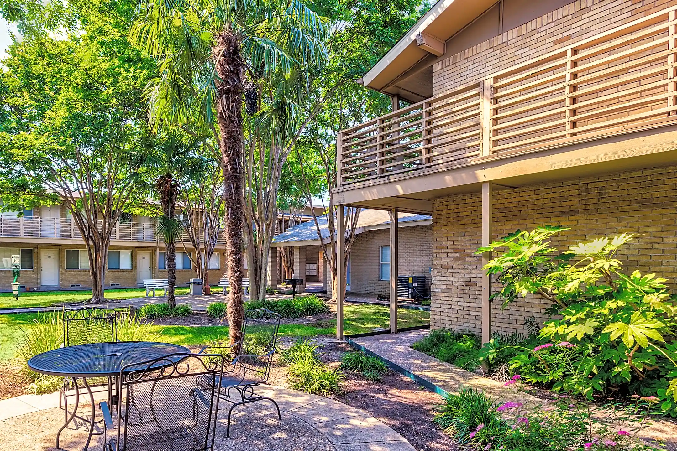 Upper E Dallas, TX 75214