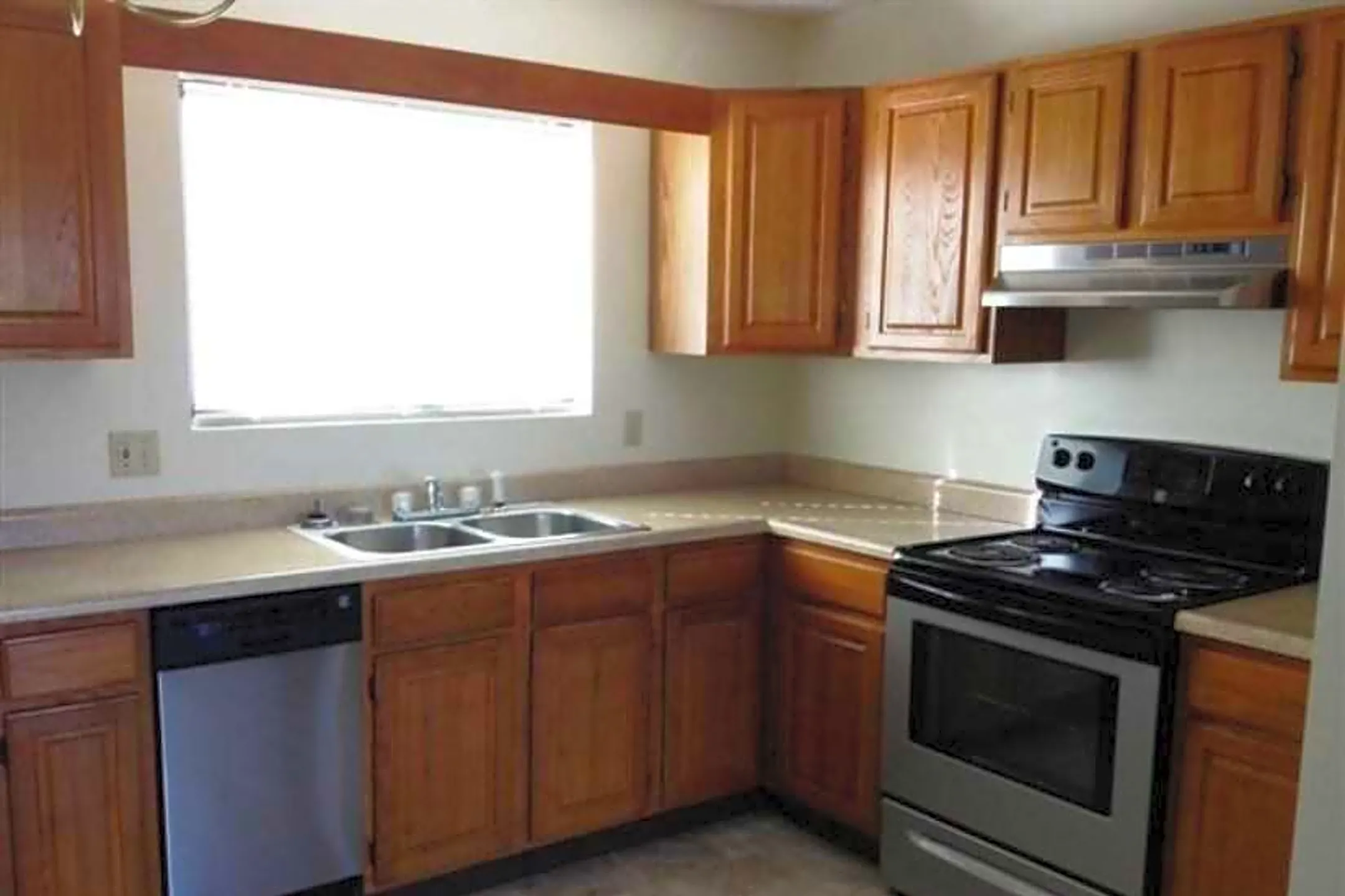 Longview Oaks Apartments - Harrisonburg, VA 22802