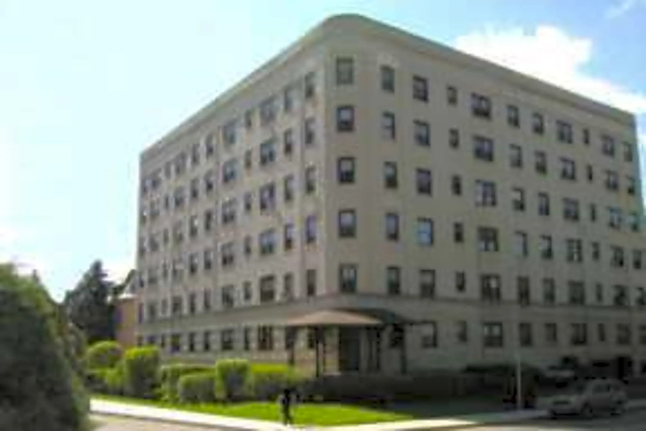 Frontenac Apartments 490 S Highland Ave Pittsburgh, PA Apartments