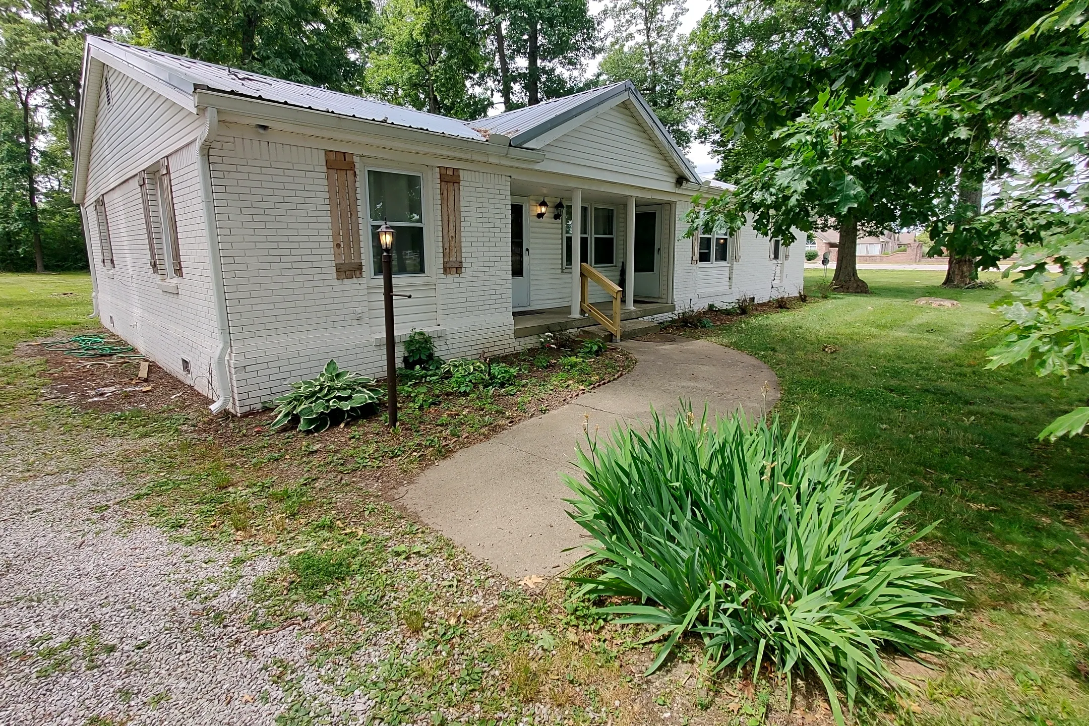 9-e-225-n-houses-shelbyville-in-46176