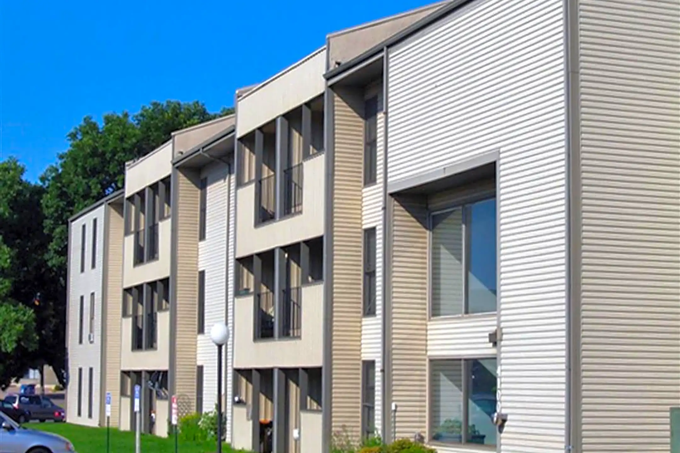 Woodlake Apartments Sioux Falls, SD 57106