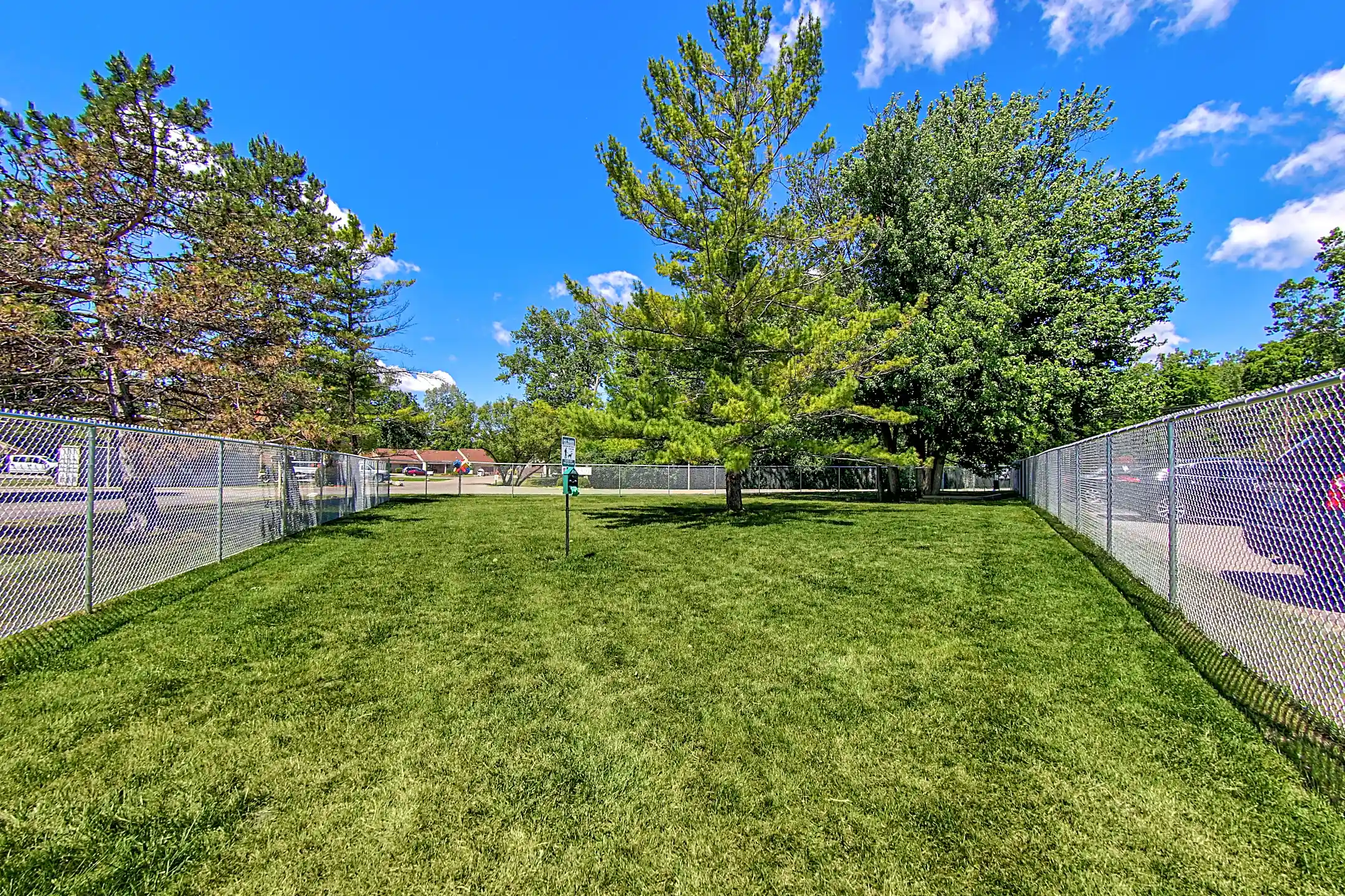 Castle Pointe Apartments 3075 Endenhall Way East Lansing, MI for