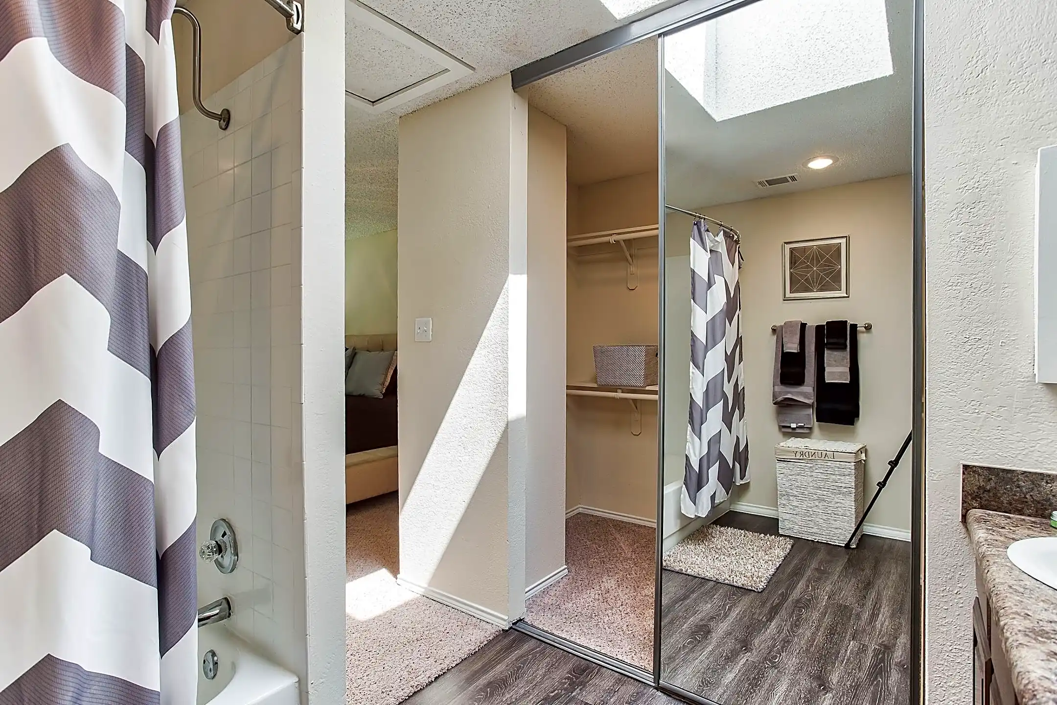 Park Place Townhomes 425 E Harwood Rd Euless, TX Apartments for