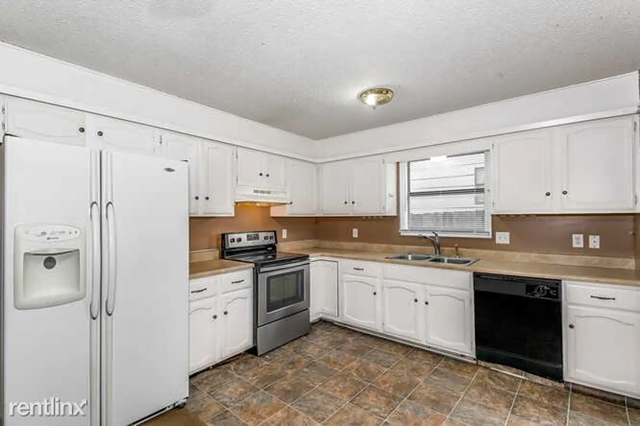 Kitchen - 9419 E Bluestem St - Wichita, KS