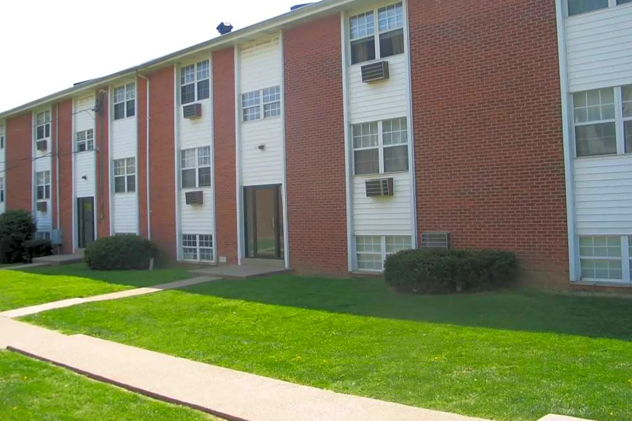 Hillview Apartments - Elsmere, KY 41018