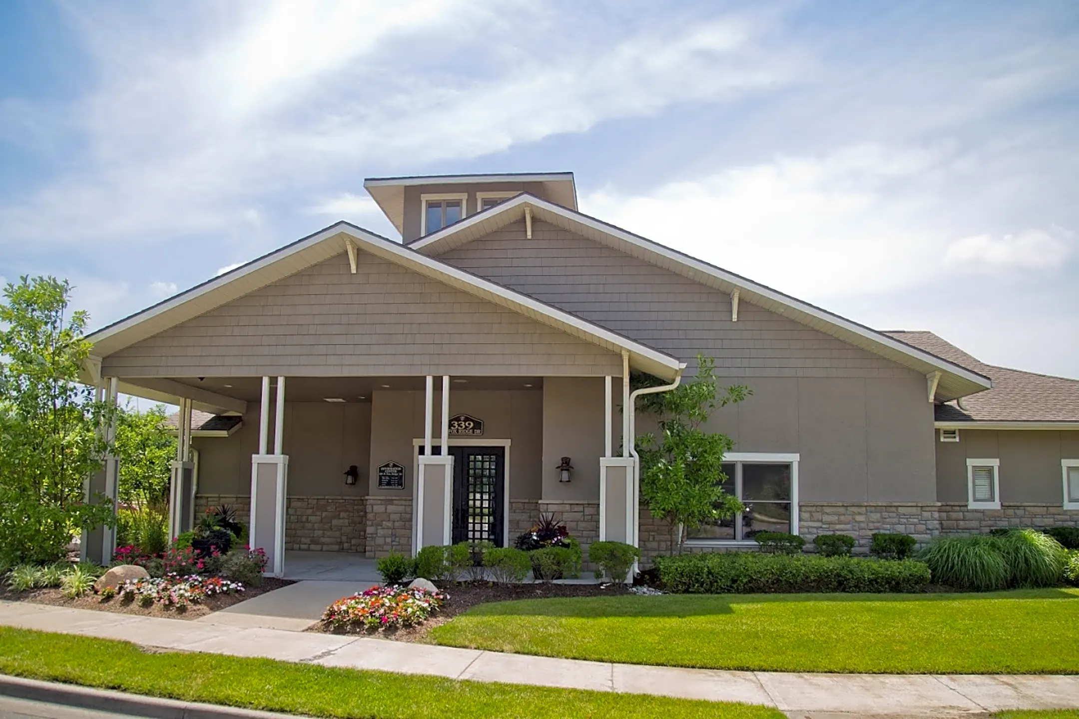 The Manor Homes of Eagle Glen 339 North Fox Ridge Drive Raymore, MO Apartments for Rent Rent.