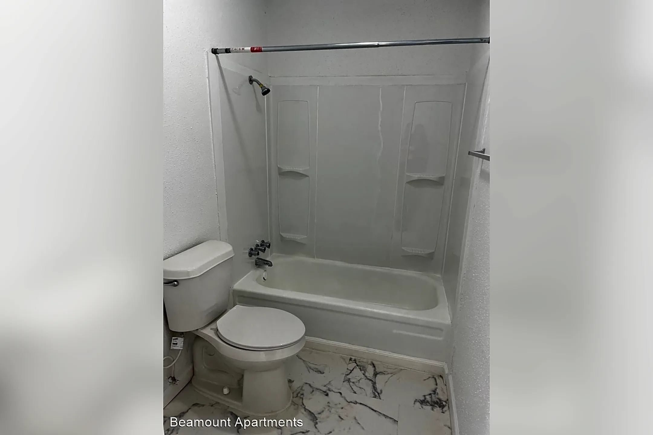 Bathroom - Beaumont Apartments - Beaumont, TX