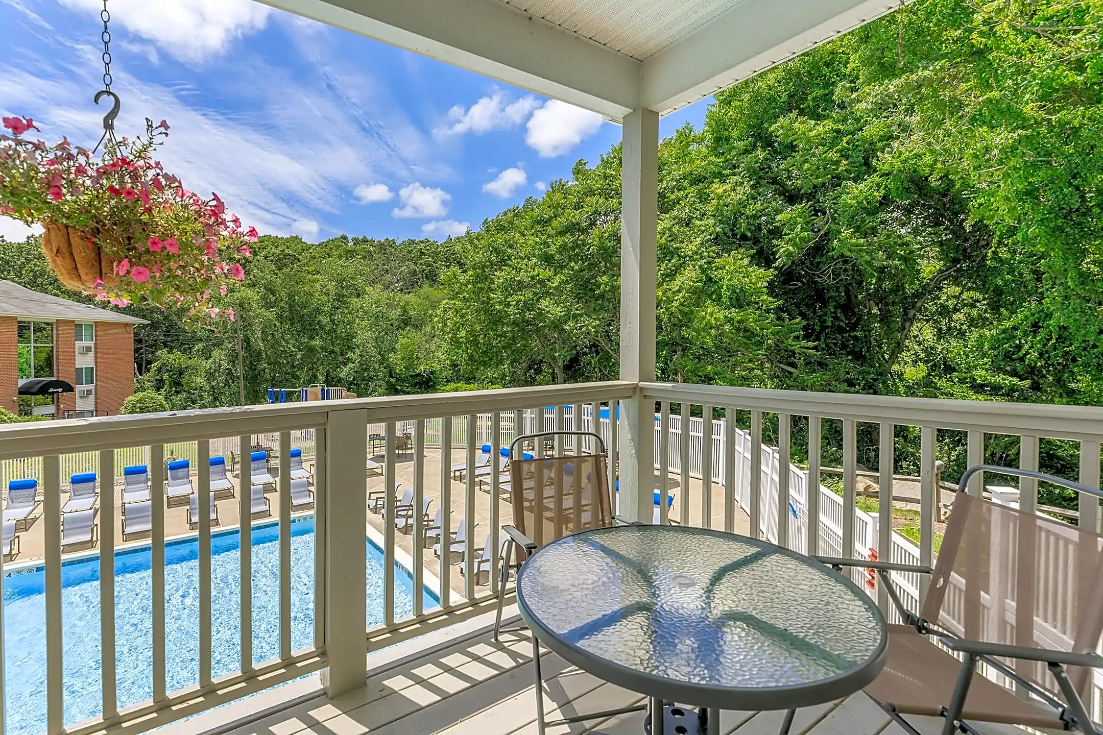 Nutmeg Woods 84 Hawthorne Dr N New London, CT Apartments for Rent