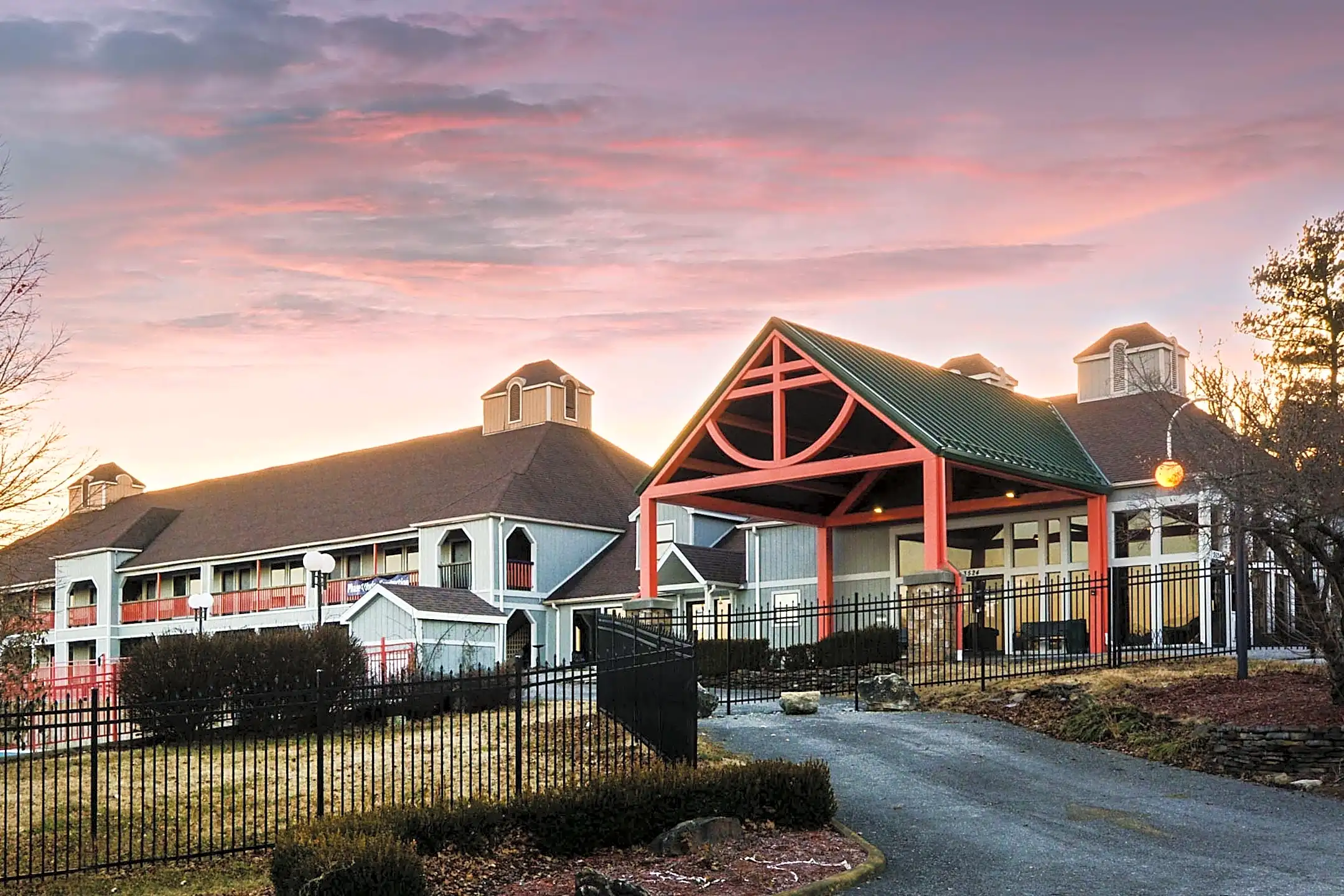 Plato's Cave Branson, MO 65616