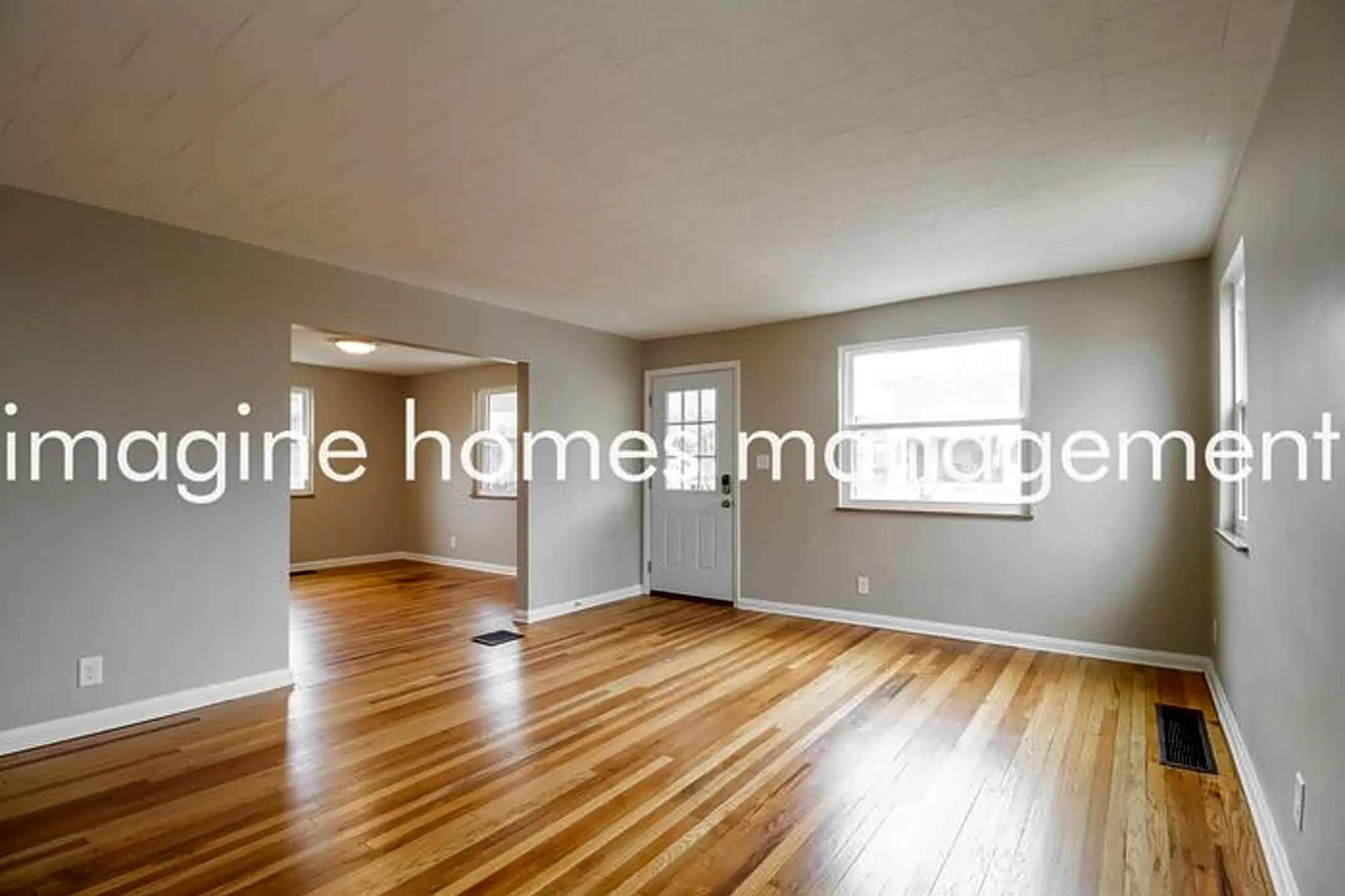 Living Room - 116 S Grove Ave - Wyoming, OH