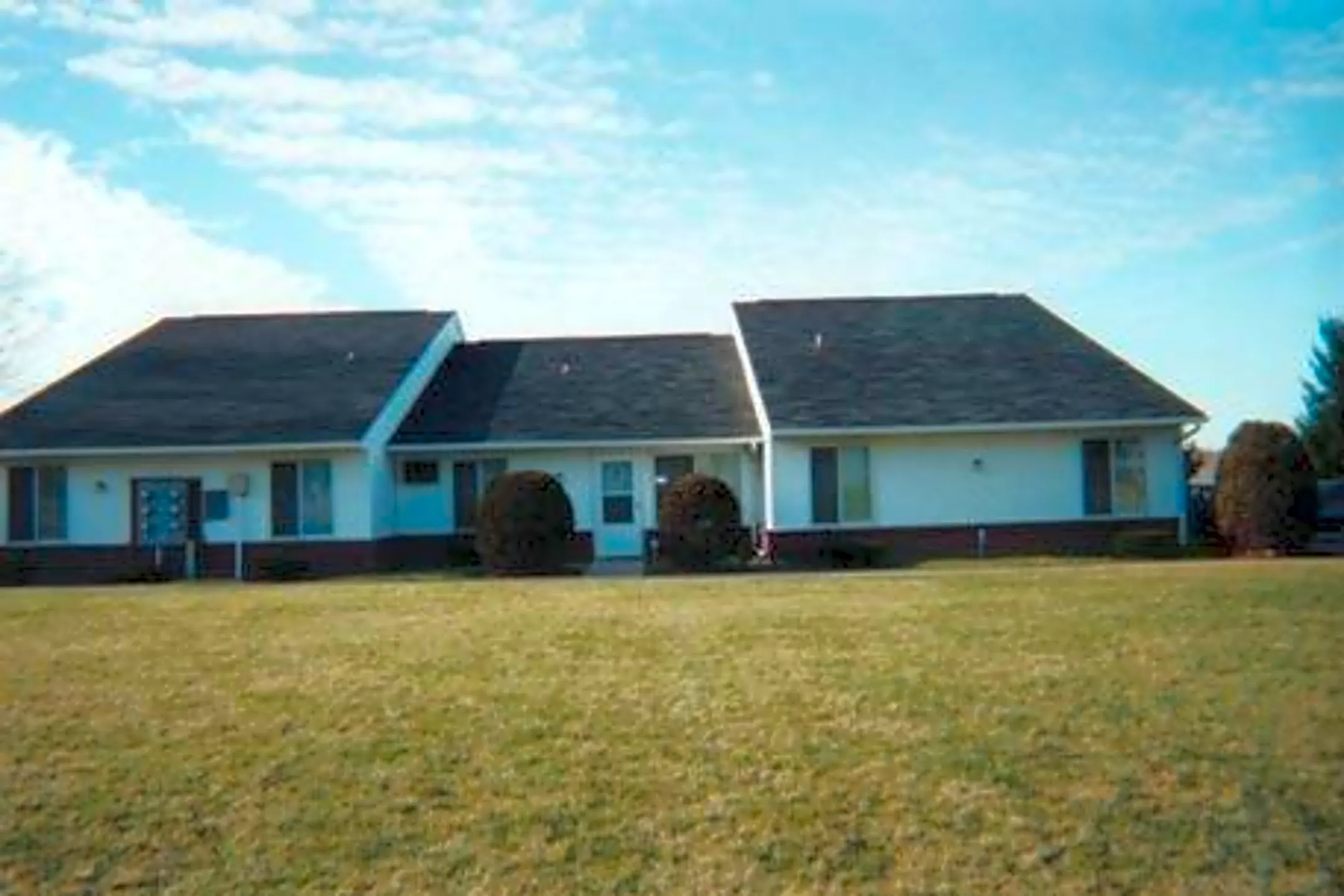 Holiday Hills Apartments Cromwell, IN 46732