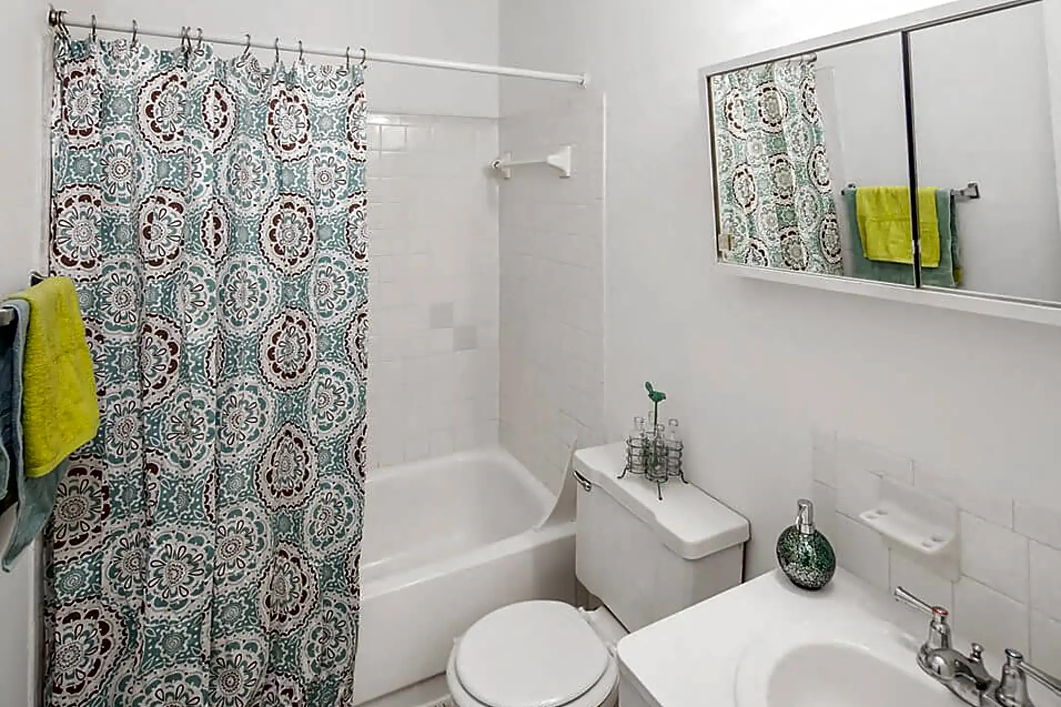 Warren Club Apartments 29356 Dequindre Rd Warren, MI Apartments for