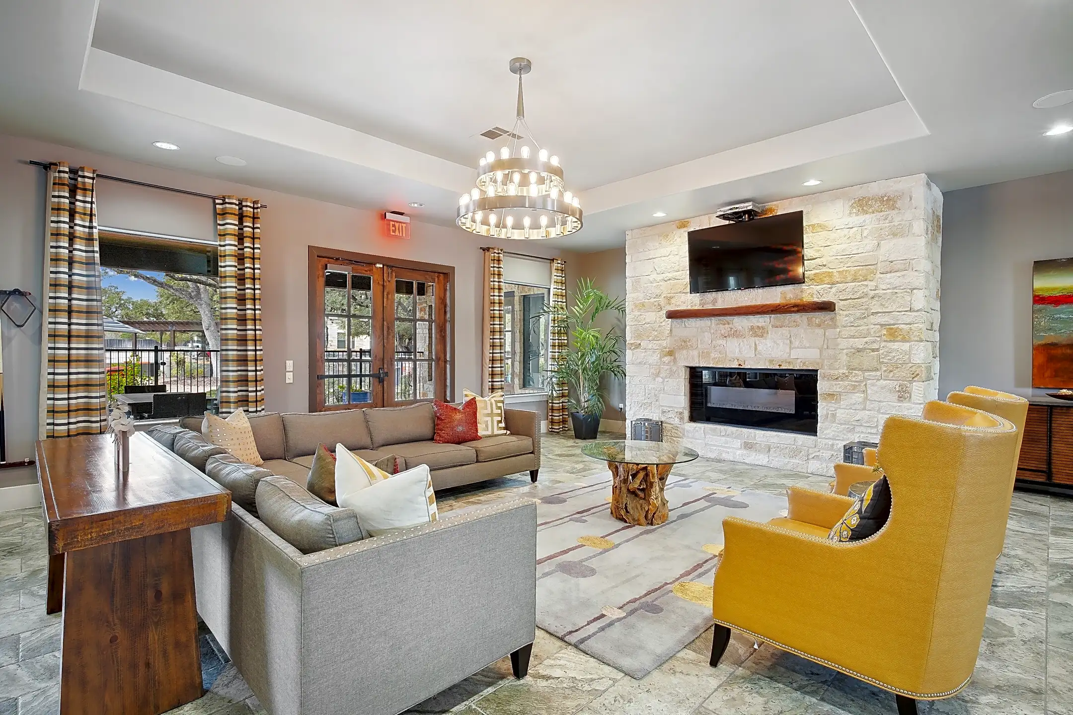 Platinum Shavano Oaks 14811 Huebner Rd San Antonio, TX Apartments