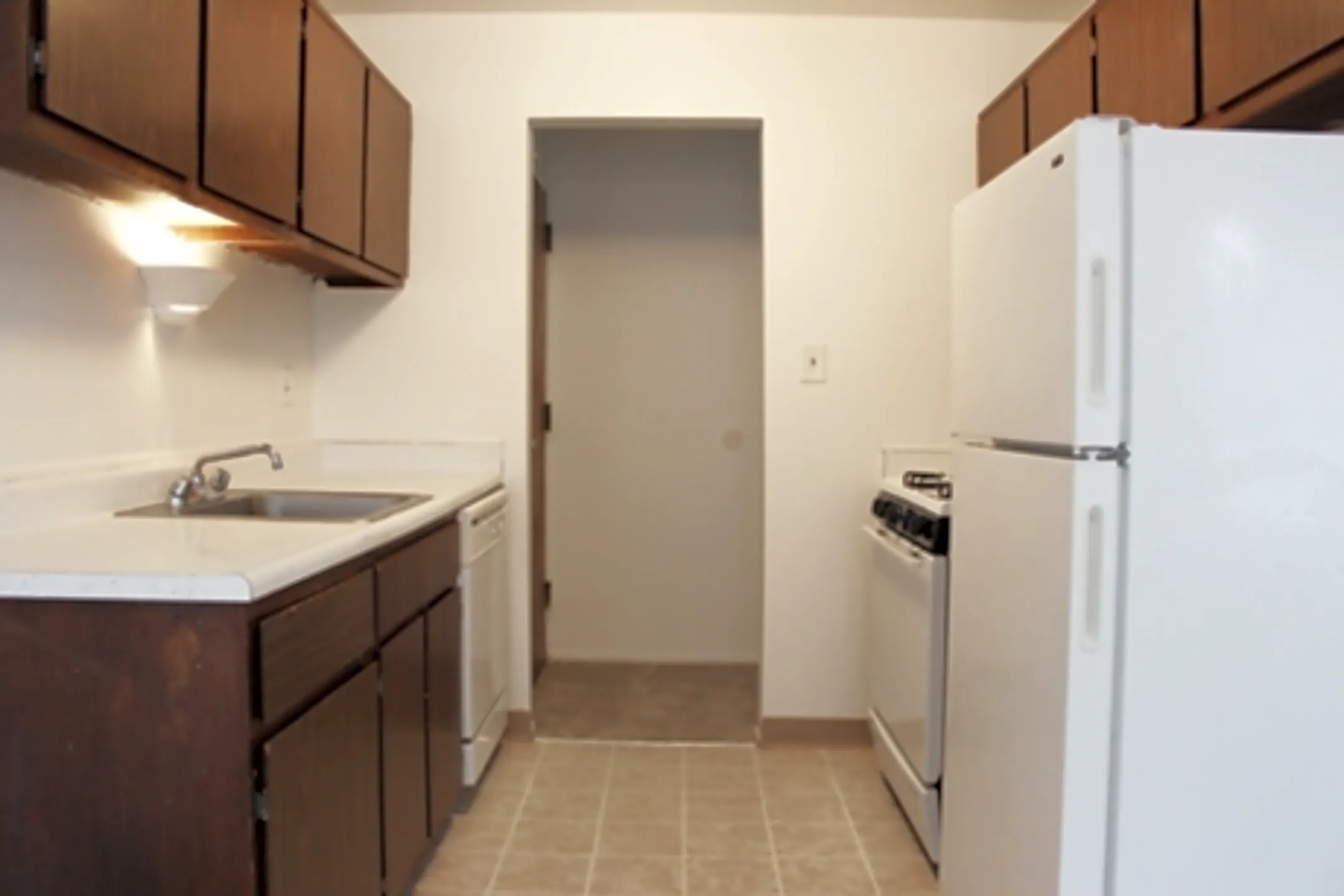 Tuscan Shores Apartments 30711 Quinkert St Roseville, MI Apartments