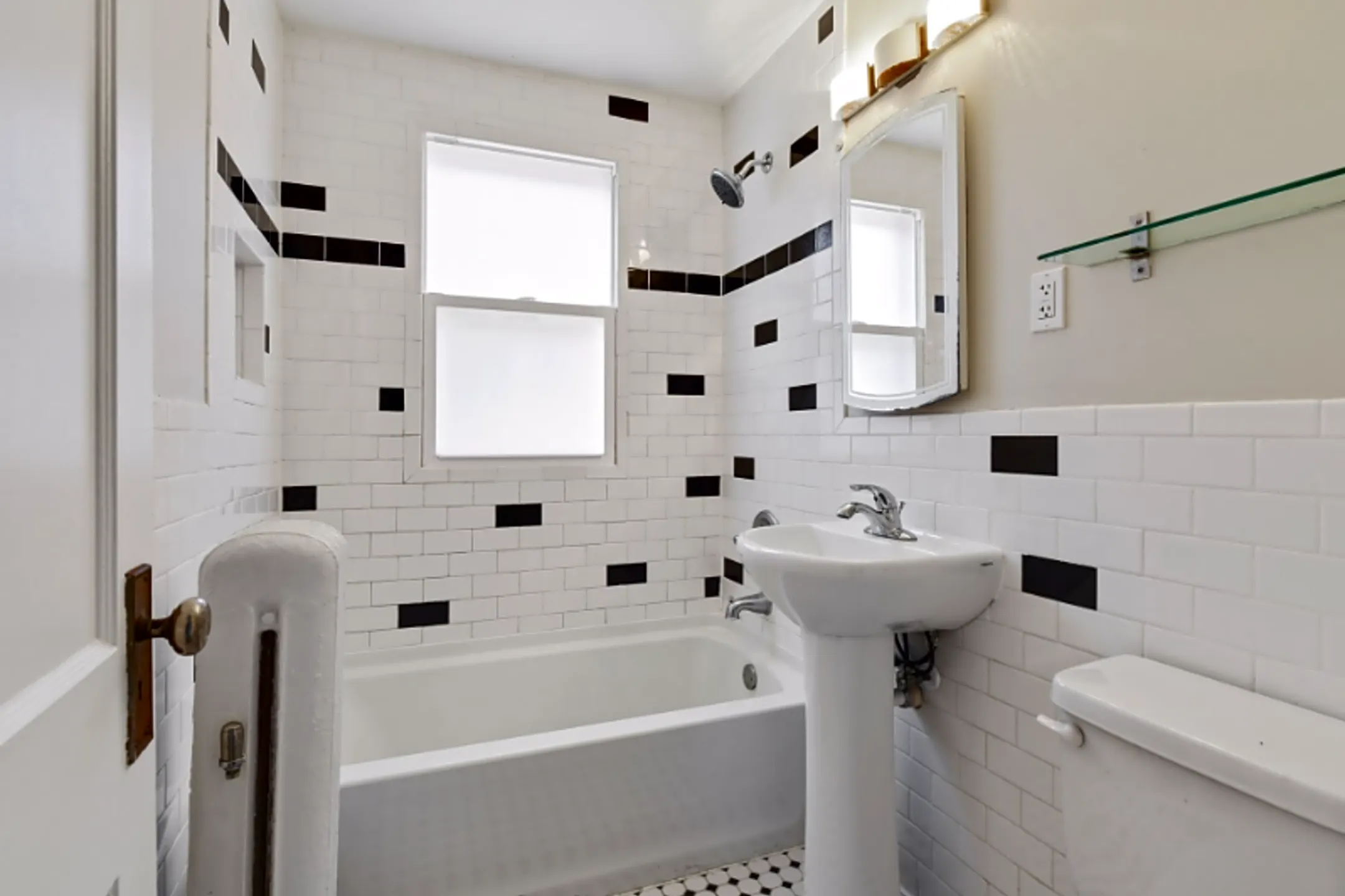 Bathroom - 245 Snelling Ave S - Saint Paul, MN