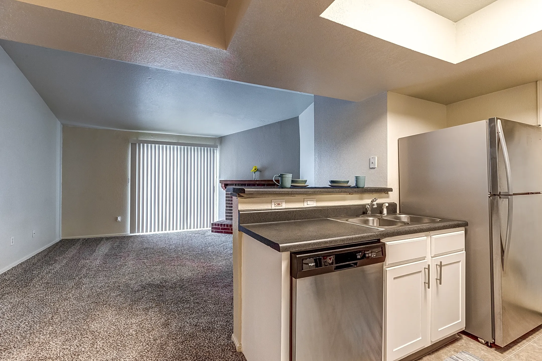 Ashley Square Apartments 5501 Aurora Ave Des Moines, IA Apartments