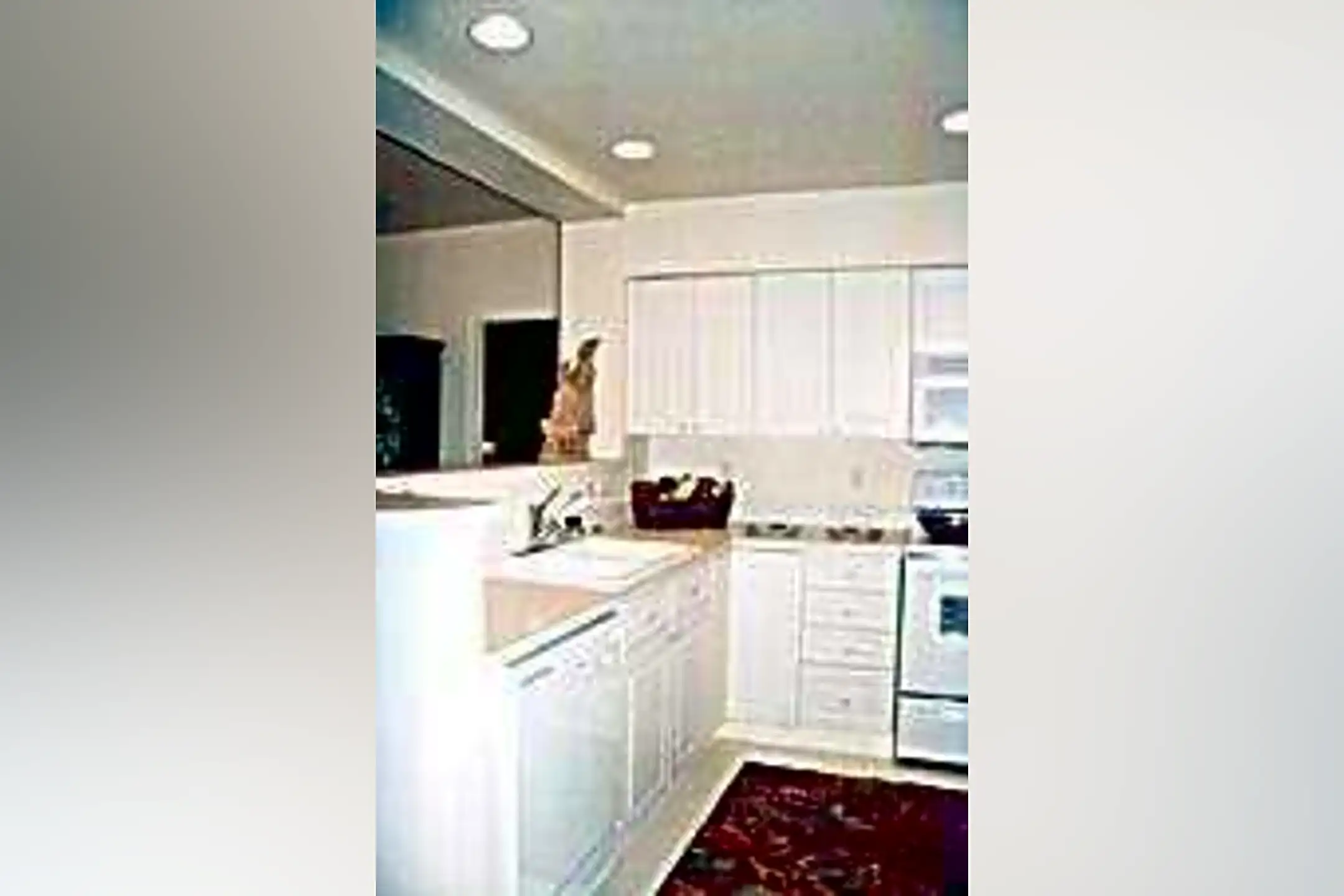 Le Chateau At Richards Creek - Bellevue, WA