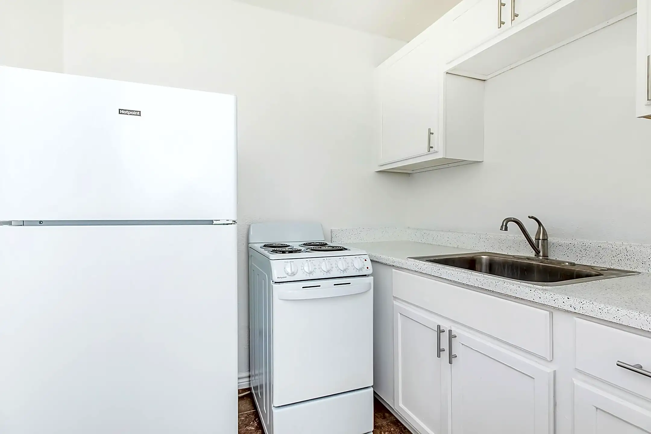 Amberwoods Apartments 800 Hamsted St Fort Worth, TX Apartments for