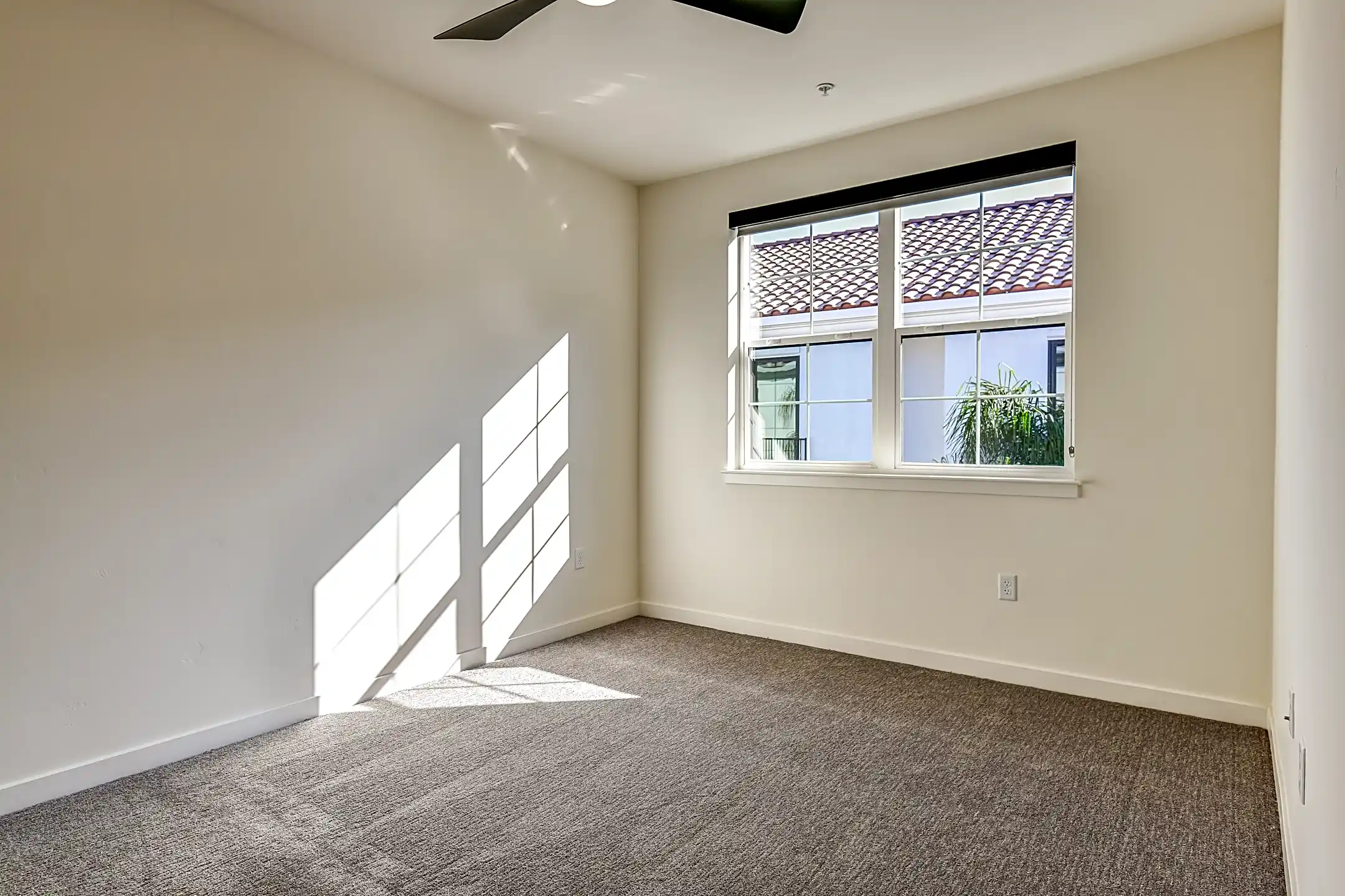 Angelino Luxury Apartment Homes 945 48th St Sacramento, CA