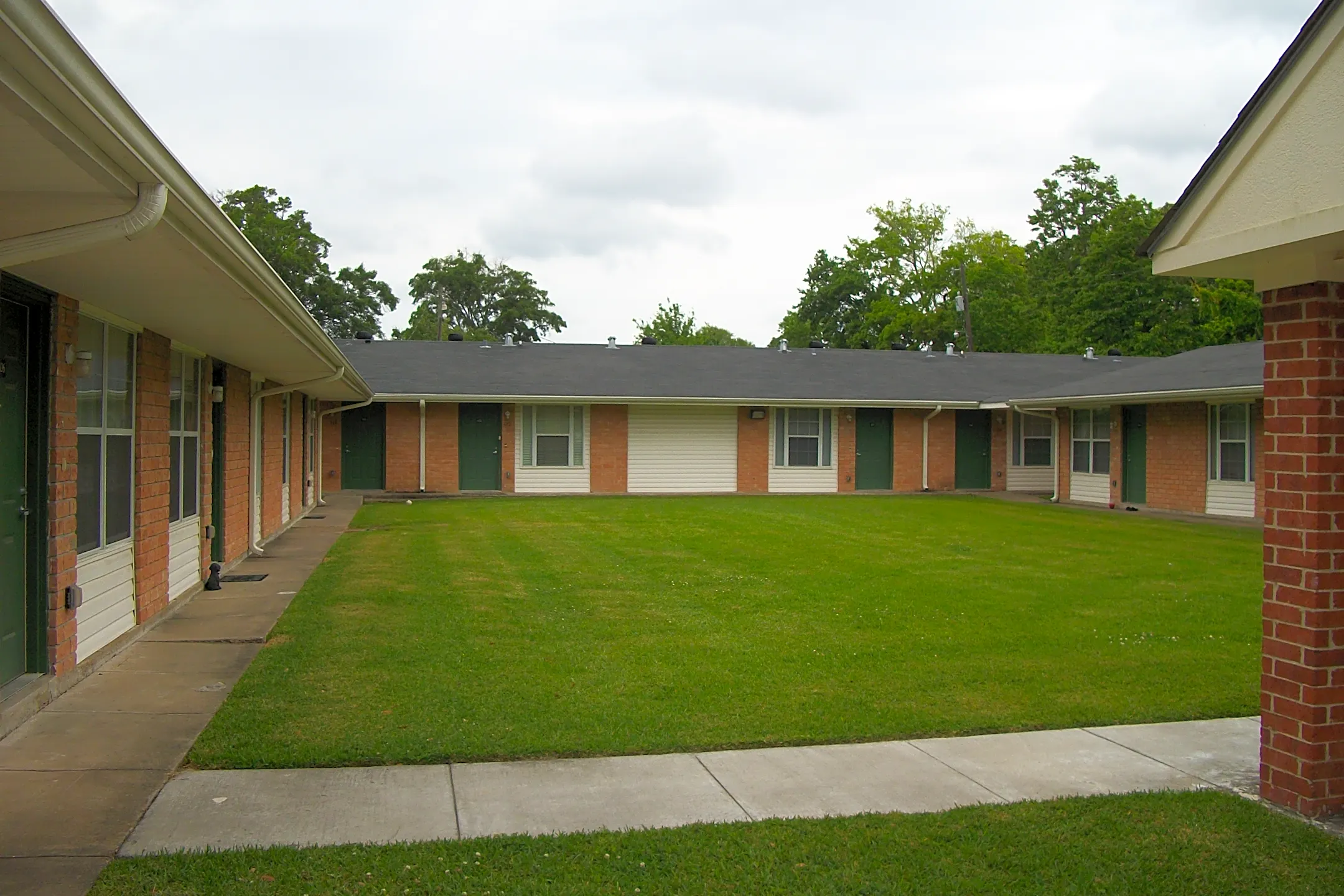 Villages Of Lake Charles 404 Cedar Way Lake Charles, LA Apartments