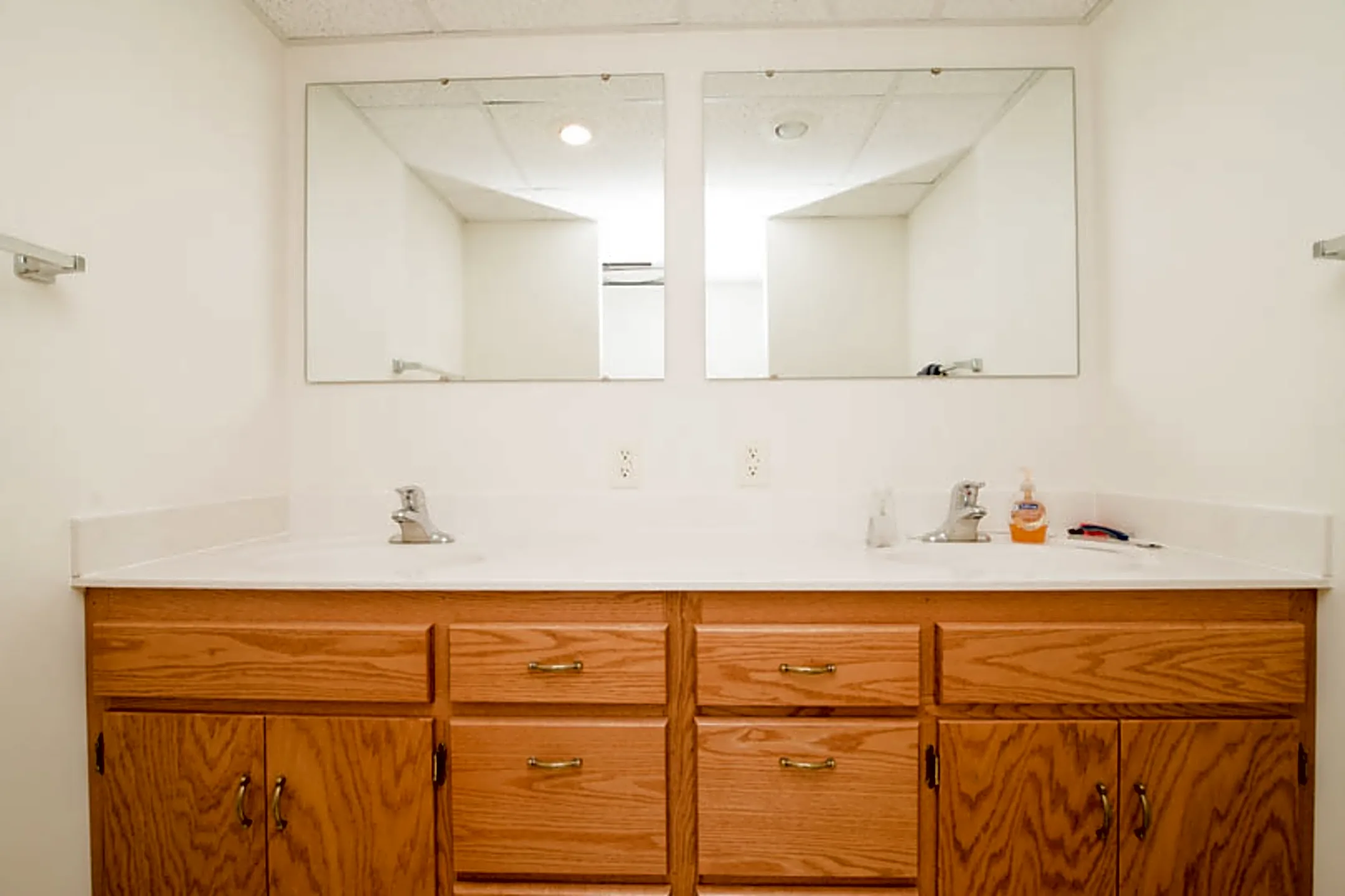 892 MO100 Apartments Linn, MO 65051