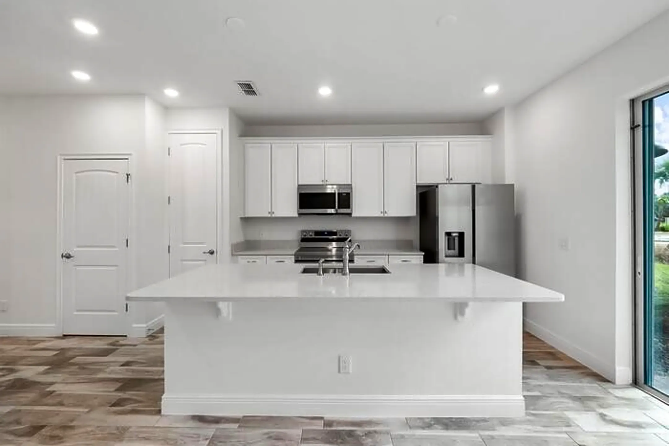 Kitchen - 8209 Surf St - Kissimmee, FL