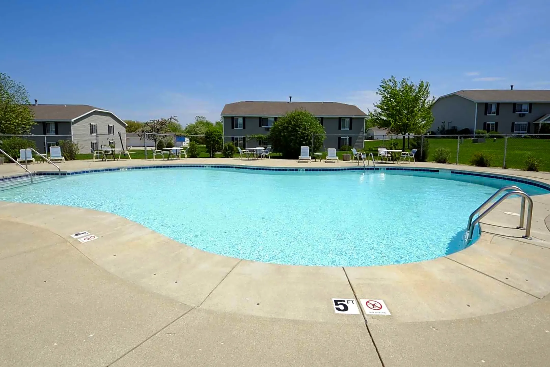 Pool - Heritage Village Apartments - Greenfield, WI - Milwaukee, WI