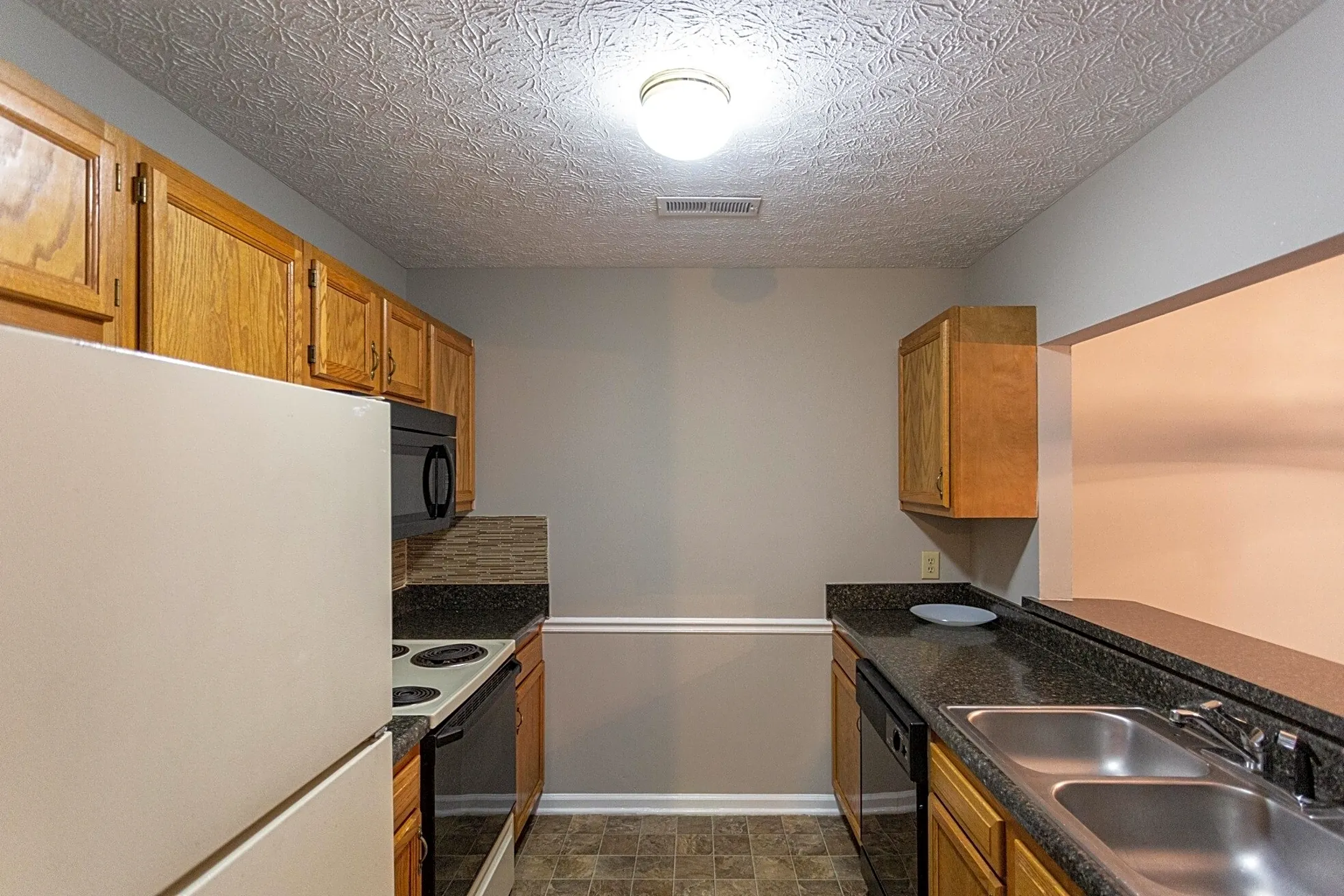 Kitchen - Cave Springs Apartments - Bowling Green, KY