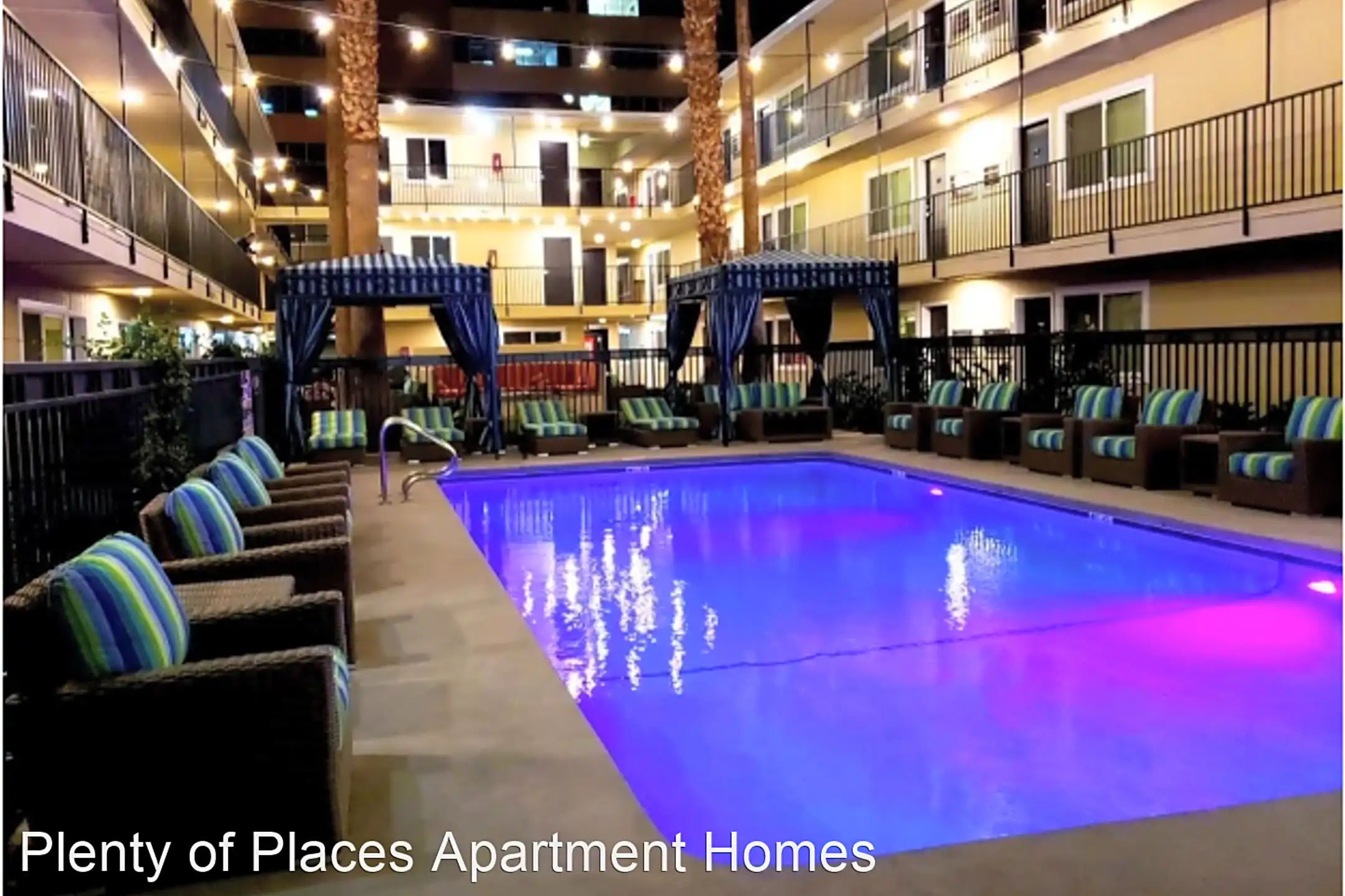 Pool - 711 E Carson Ave - Las Vegas, NV