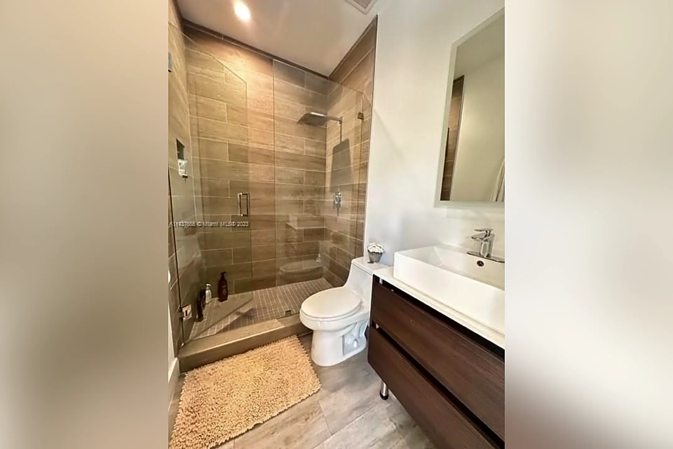 Bathroom - 3050 SW 18th St #3050 - Miami, FL