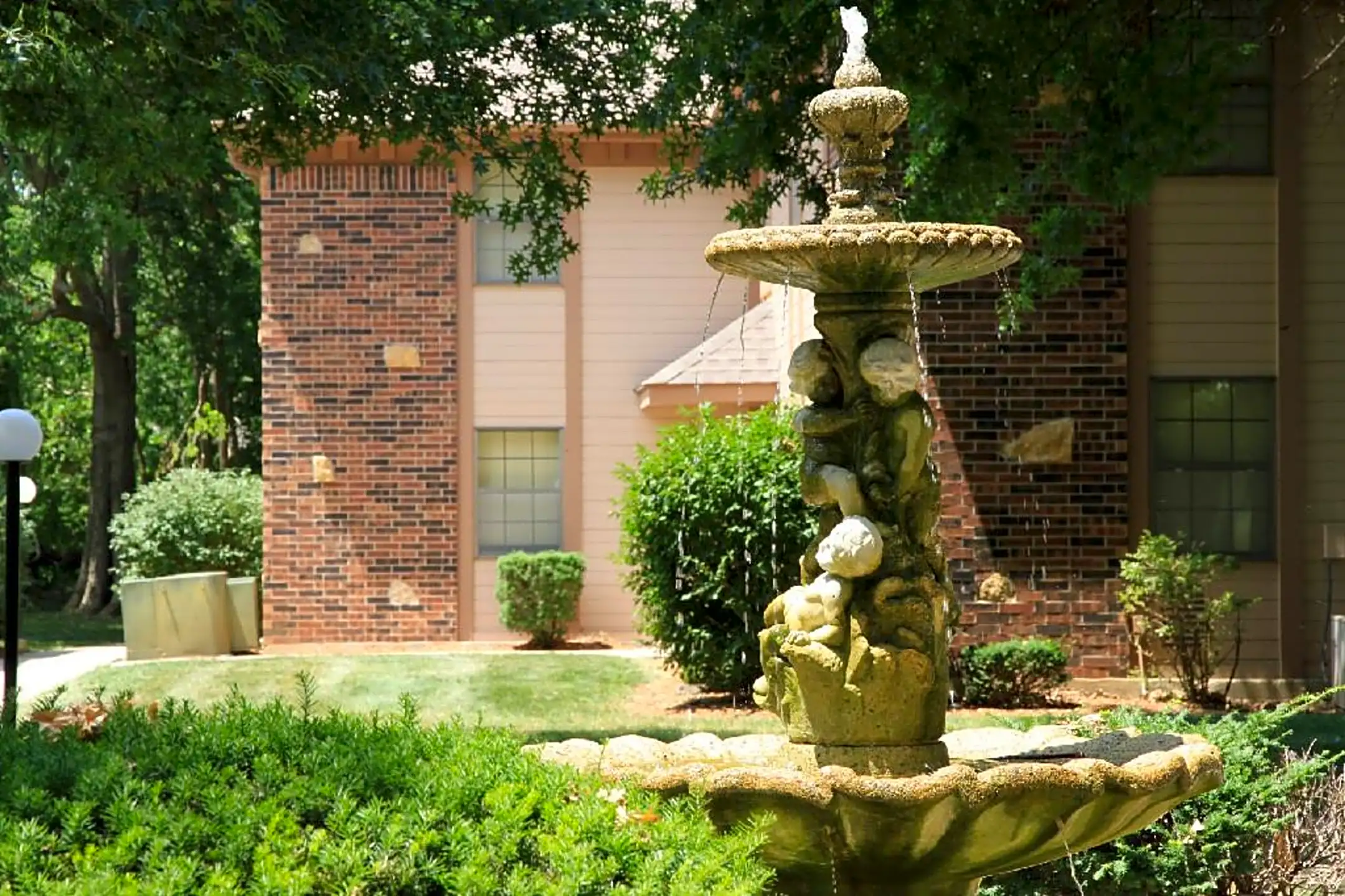 Sunnyside Garden Apartments & Duplexes Blue Springs, MO 64014