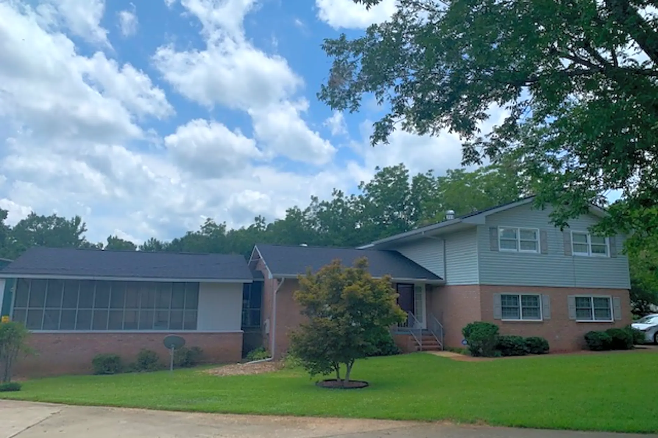 15691 US280 Houses Smiths Station, AL 36877