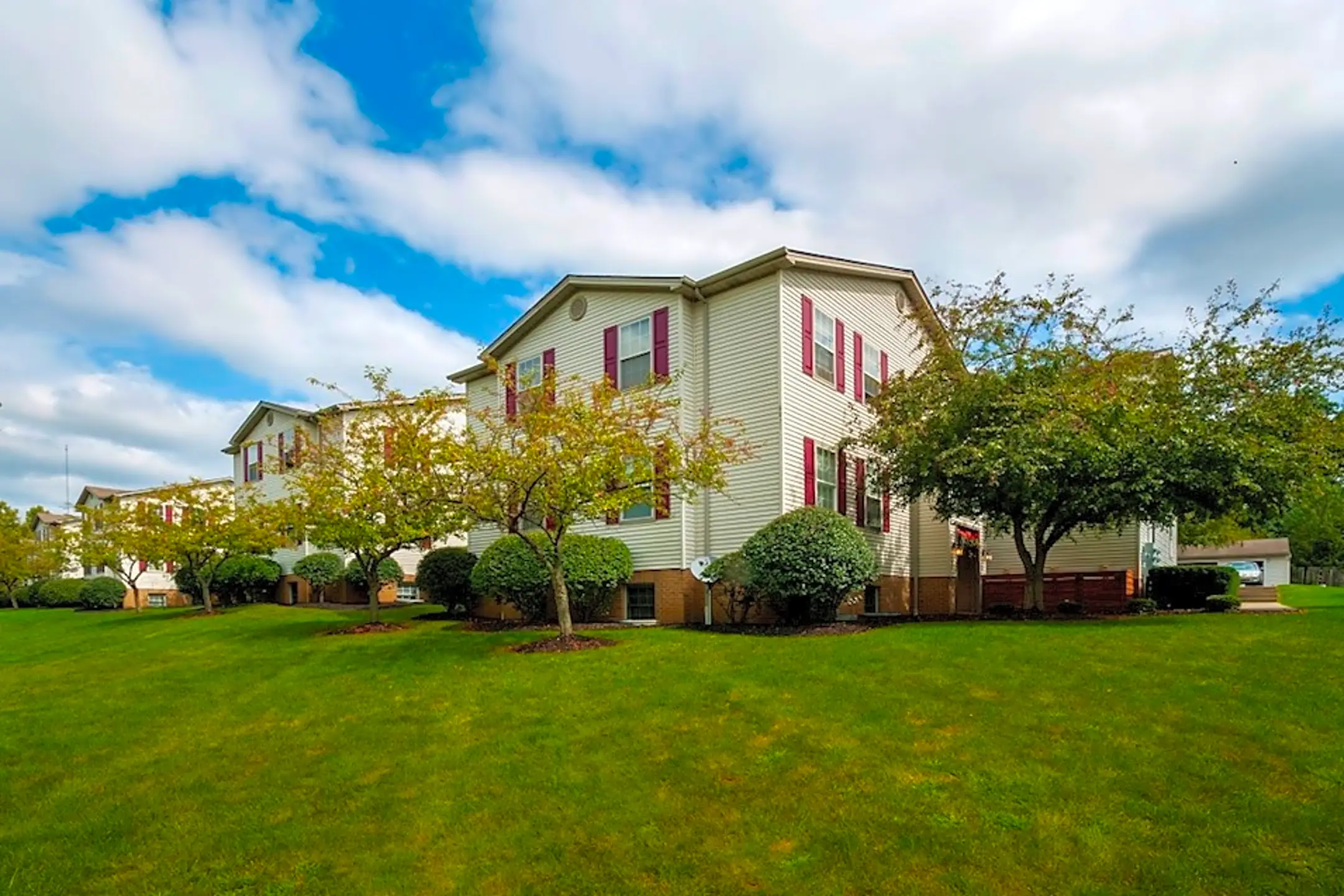 Applecrest Village 6003 Applecrest Ct Boardman, OH Apartments for