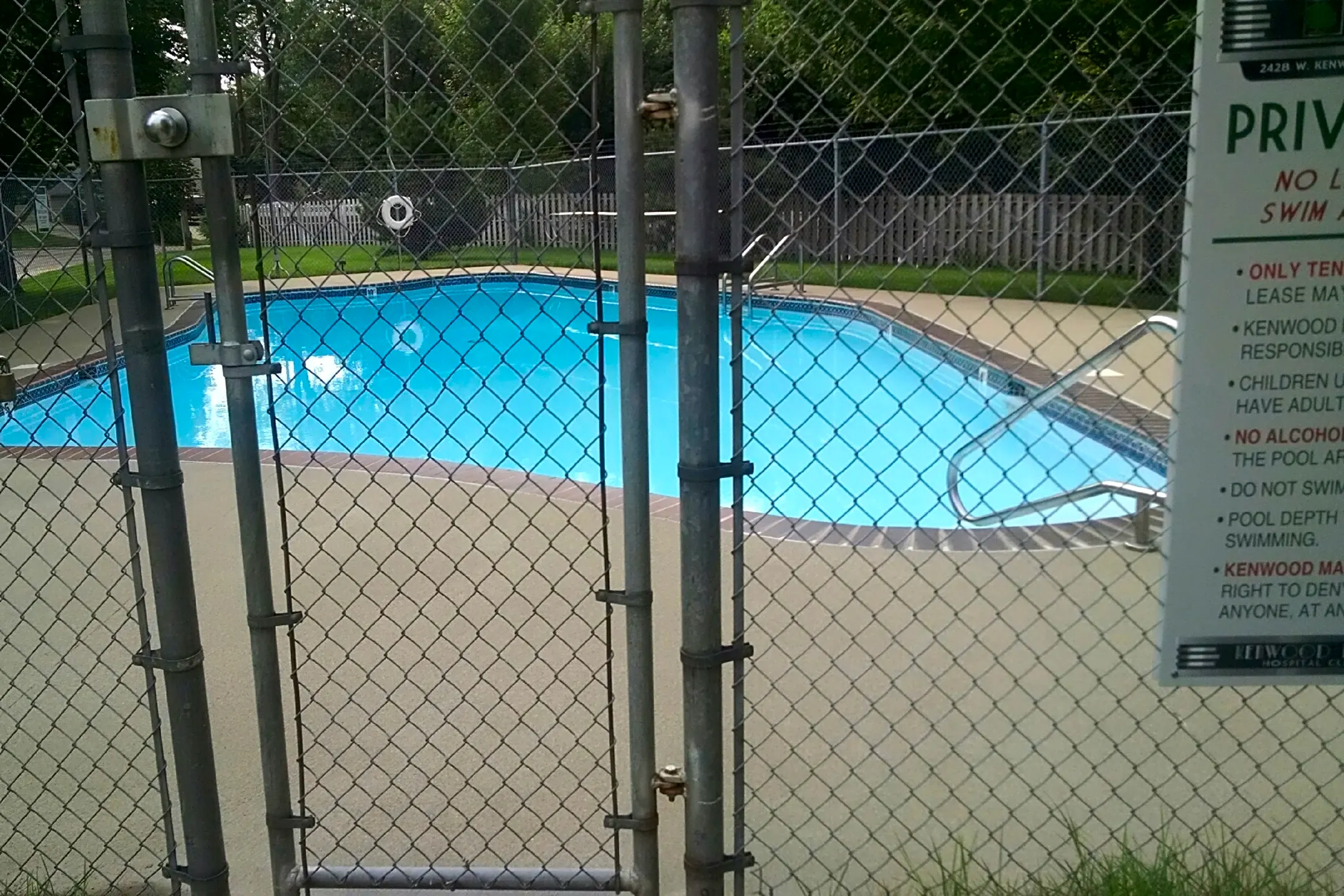 Pool - Kenwood Manor Apartments - Sioux Falls, SD