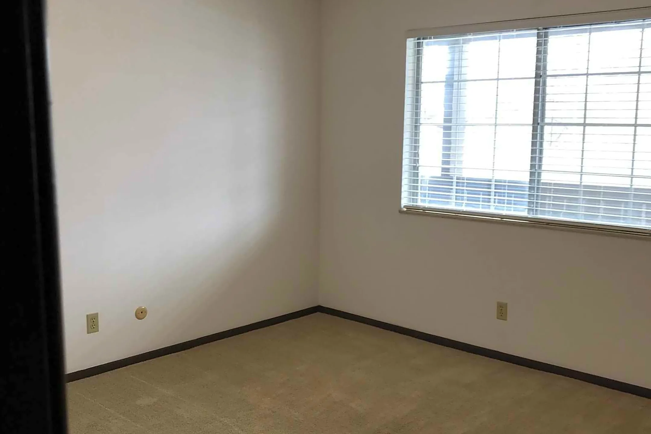 Bedroom - Twin Lakes Apartments - Wichita, KS