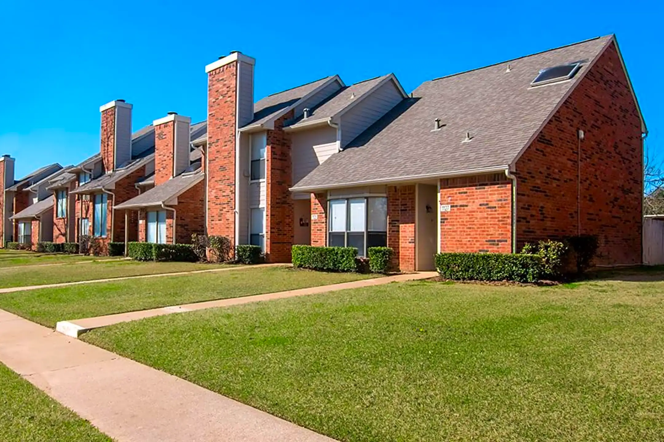 Park Place Townhomes 425 E Harwood Rd Euless, TX Apartments for