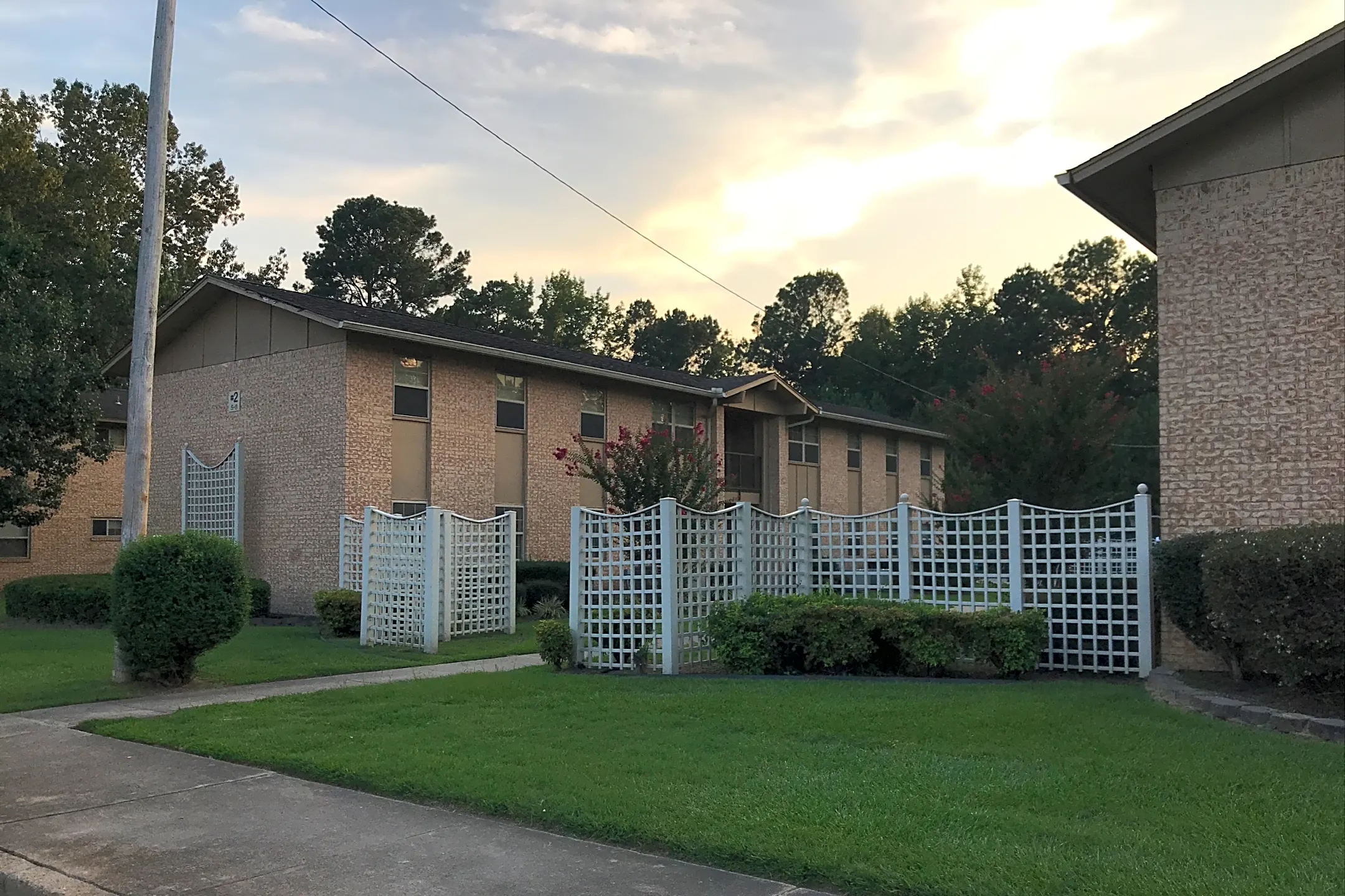 2 bedroom apartments in pine bluff