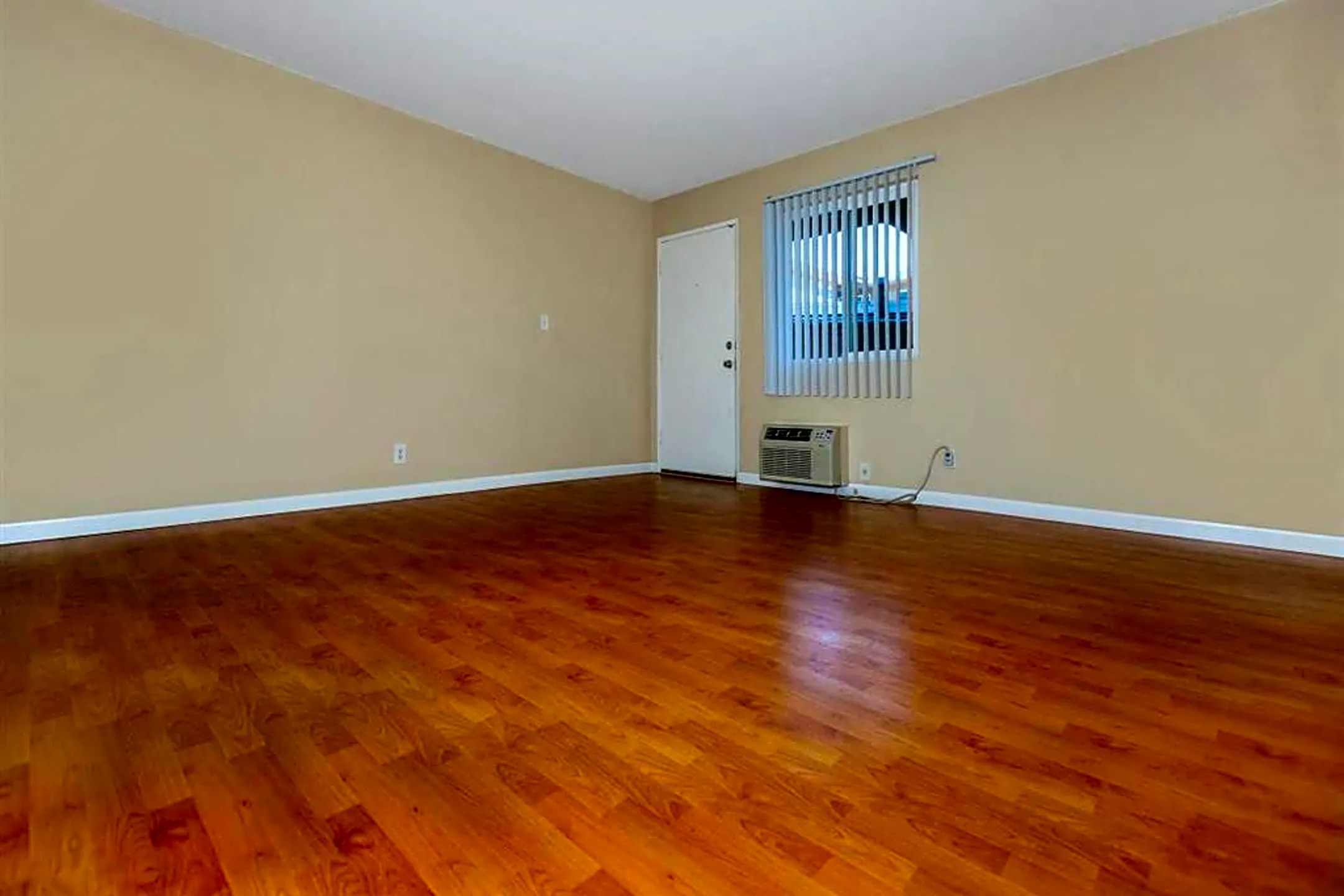 Mona Lisa Apartments 5132 San Gabriel Pl Pico Rivera, CA Apartments