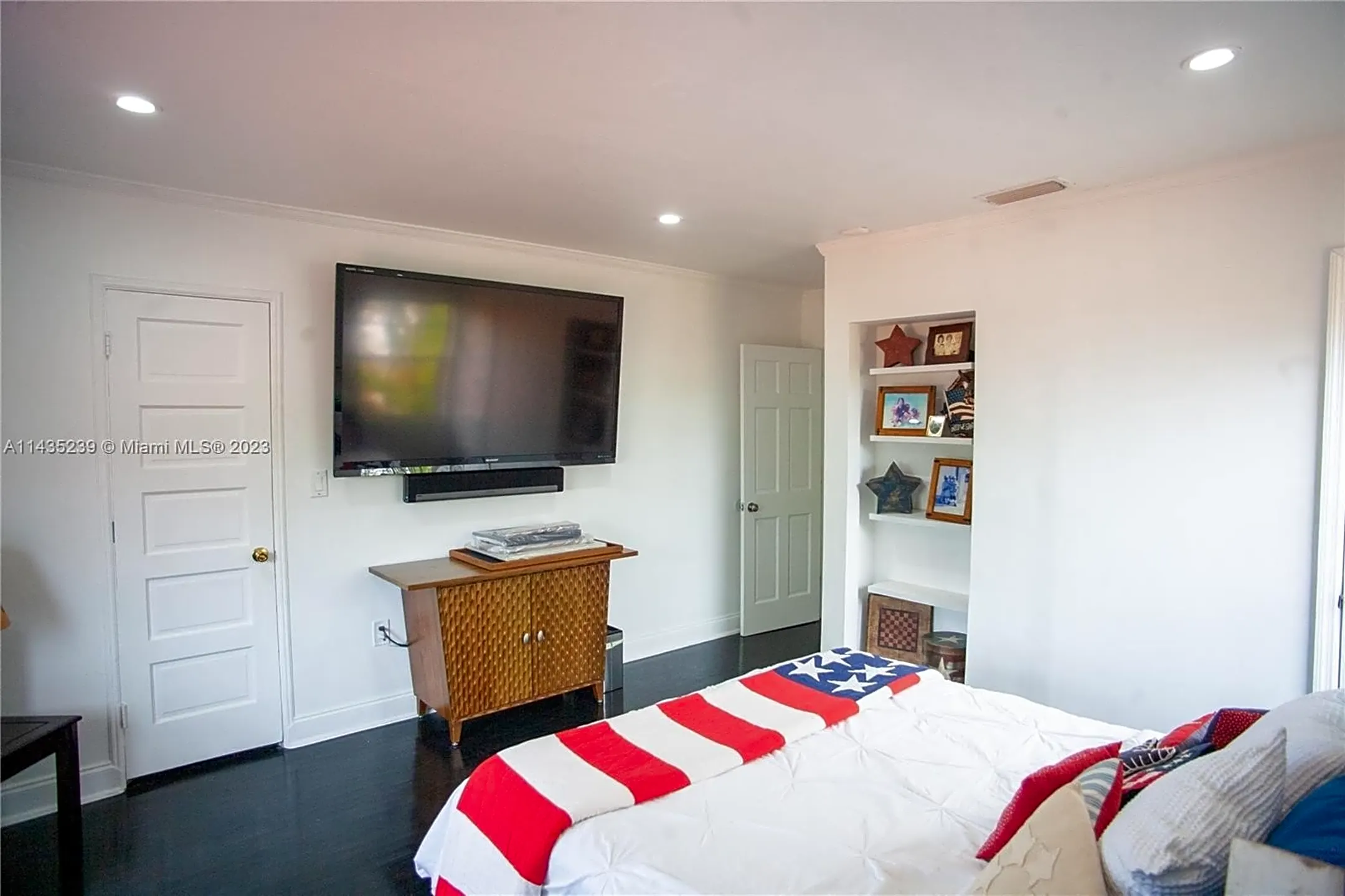 Bedroom - 4464 Prairie Ave - Miami Beach, FL
