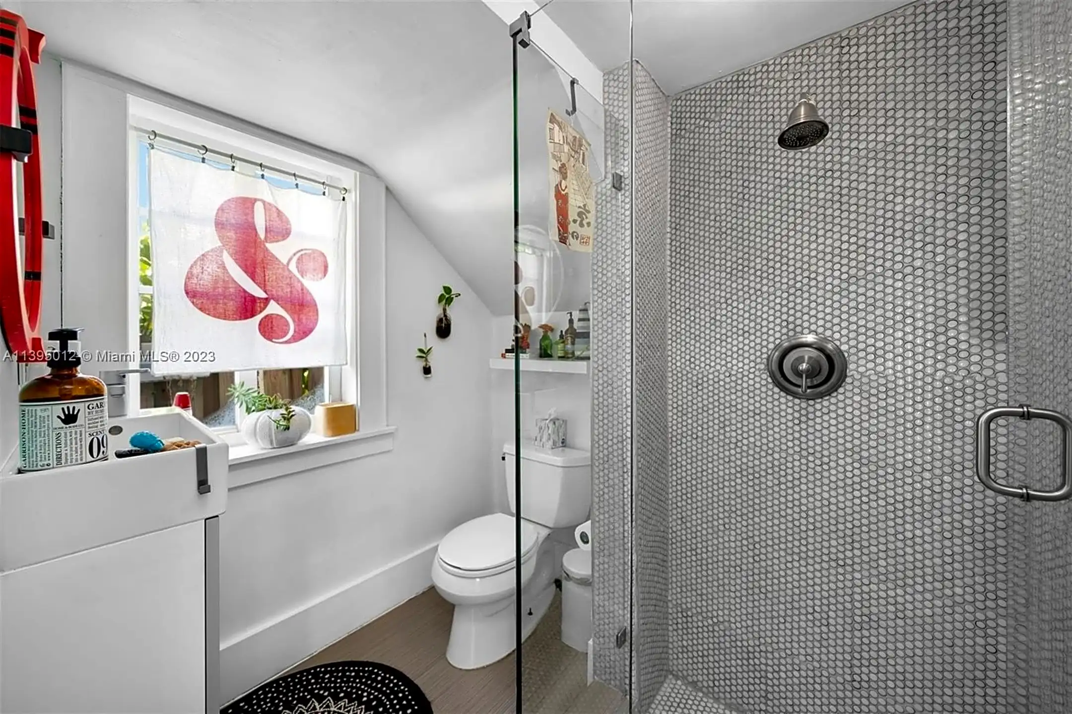 Bathroom - 36 NE 42nd St - Miami, FL