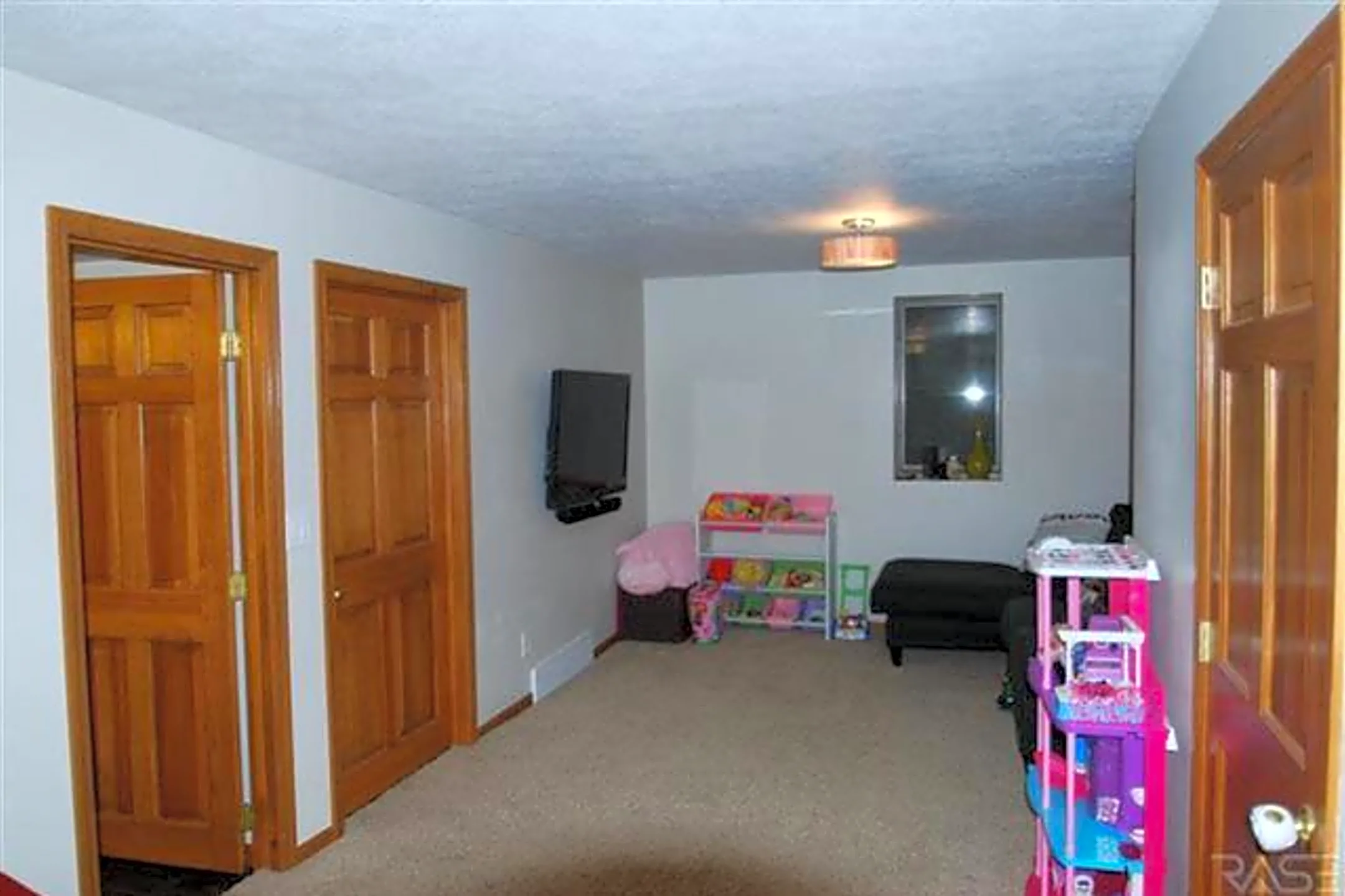 Bedroom - 1404 S Main Ave - Sioux Falls, SD