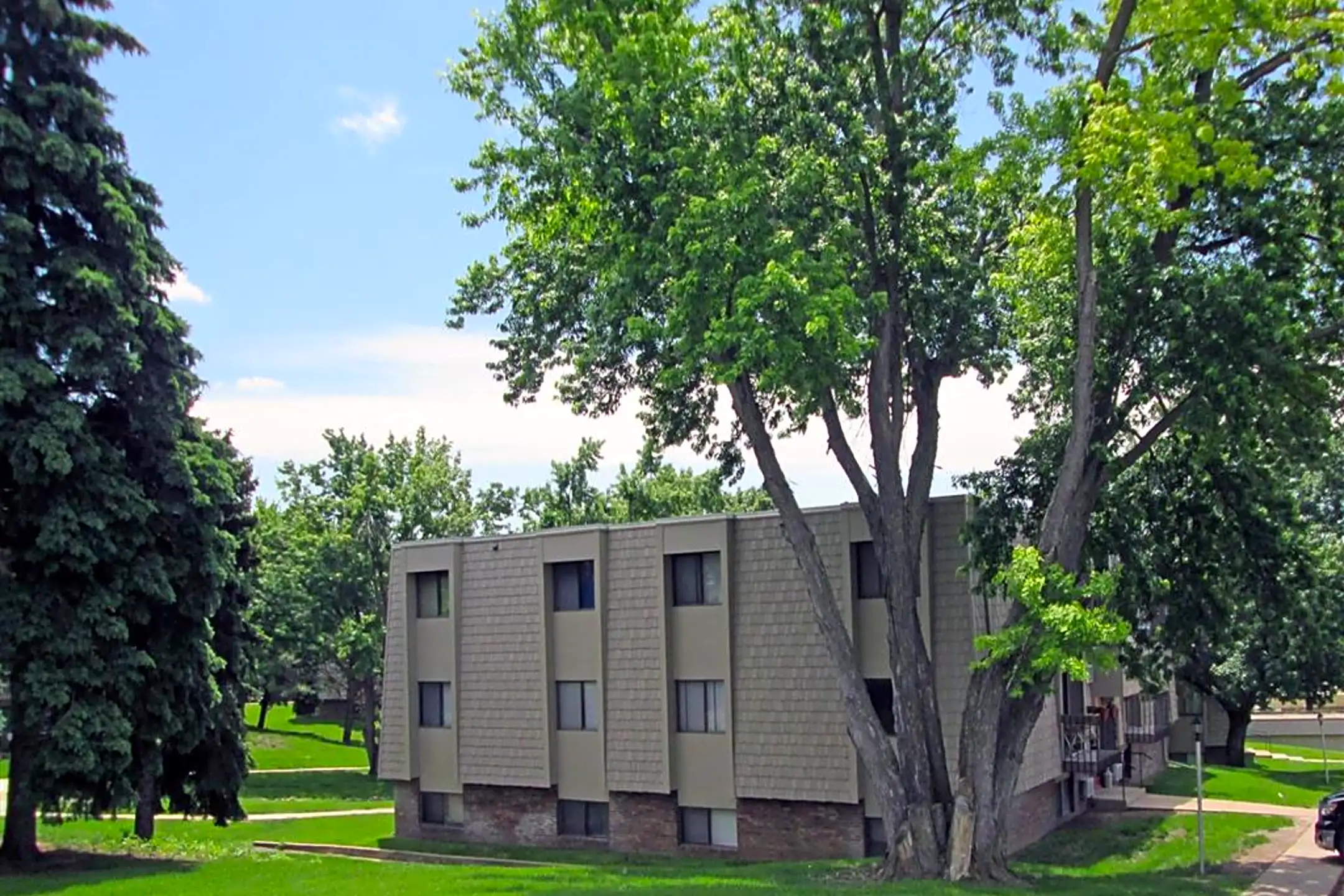 Willow Wood Apartments 1600 S Rock Creek Dr Sioux Falls, SD