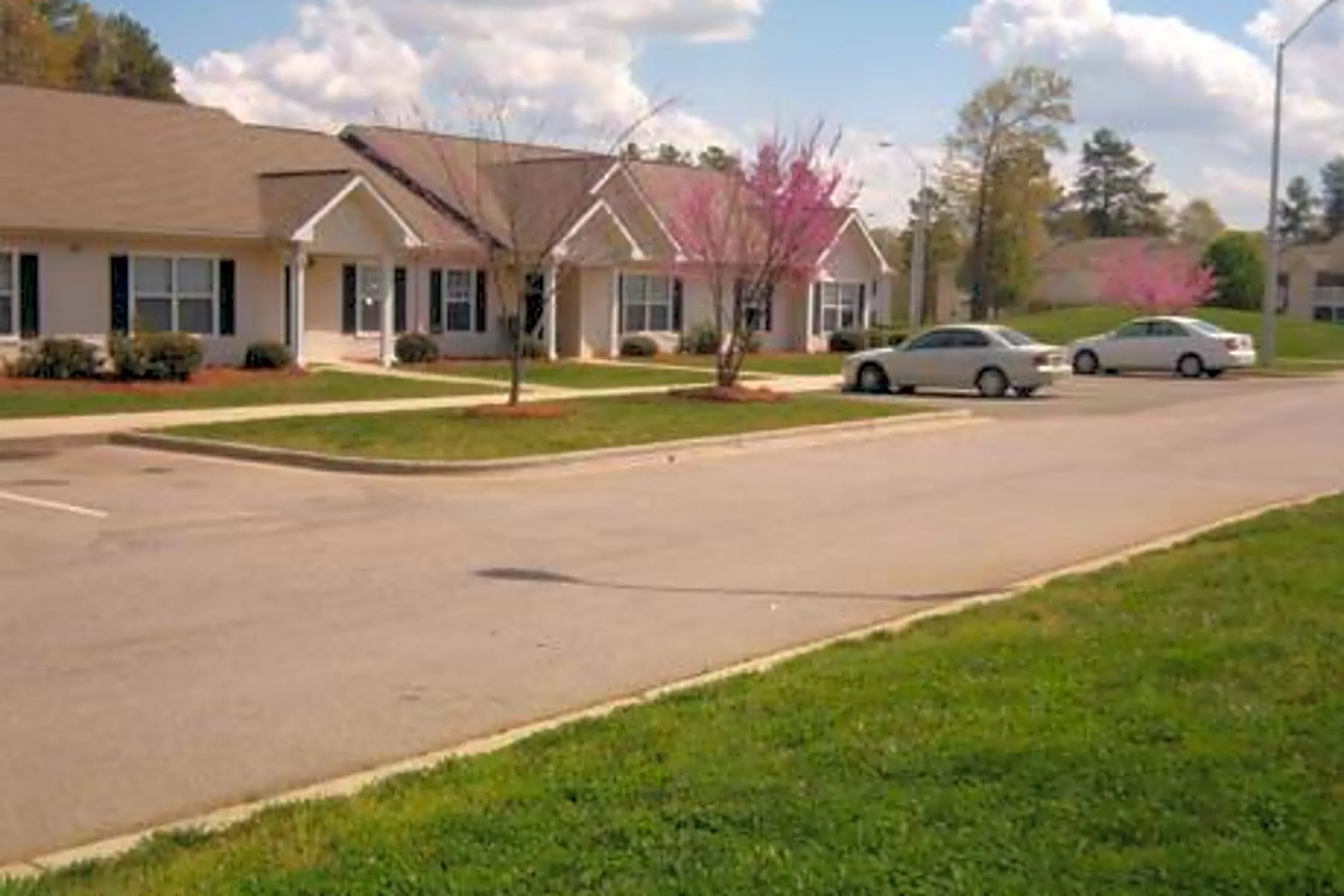 Foxborough Pines Apartments 100 Foxborough Ln Henderson, NC